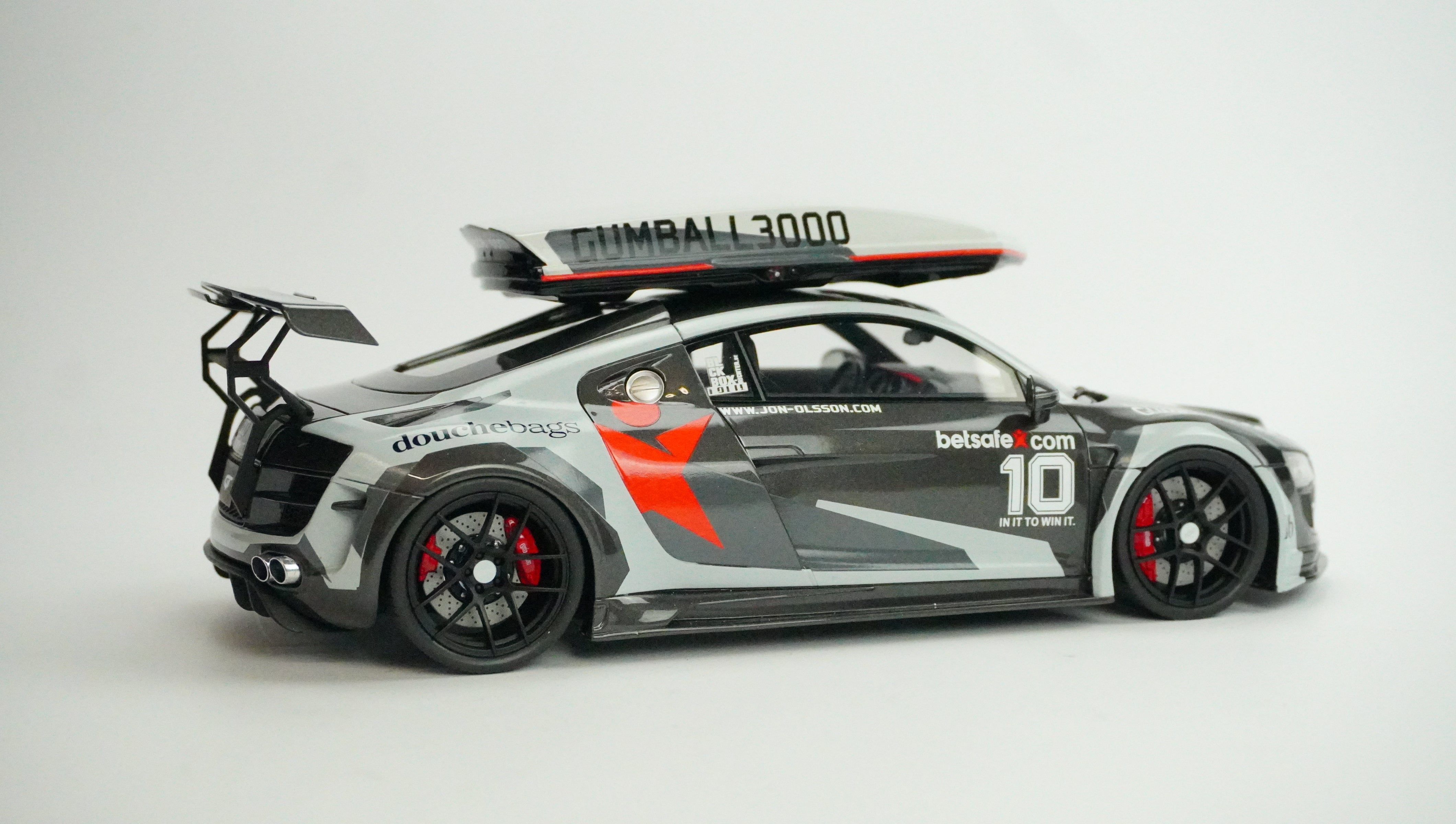 Audi R8 by Speed Design No. 10 (with roof box) Limited 1:18