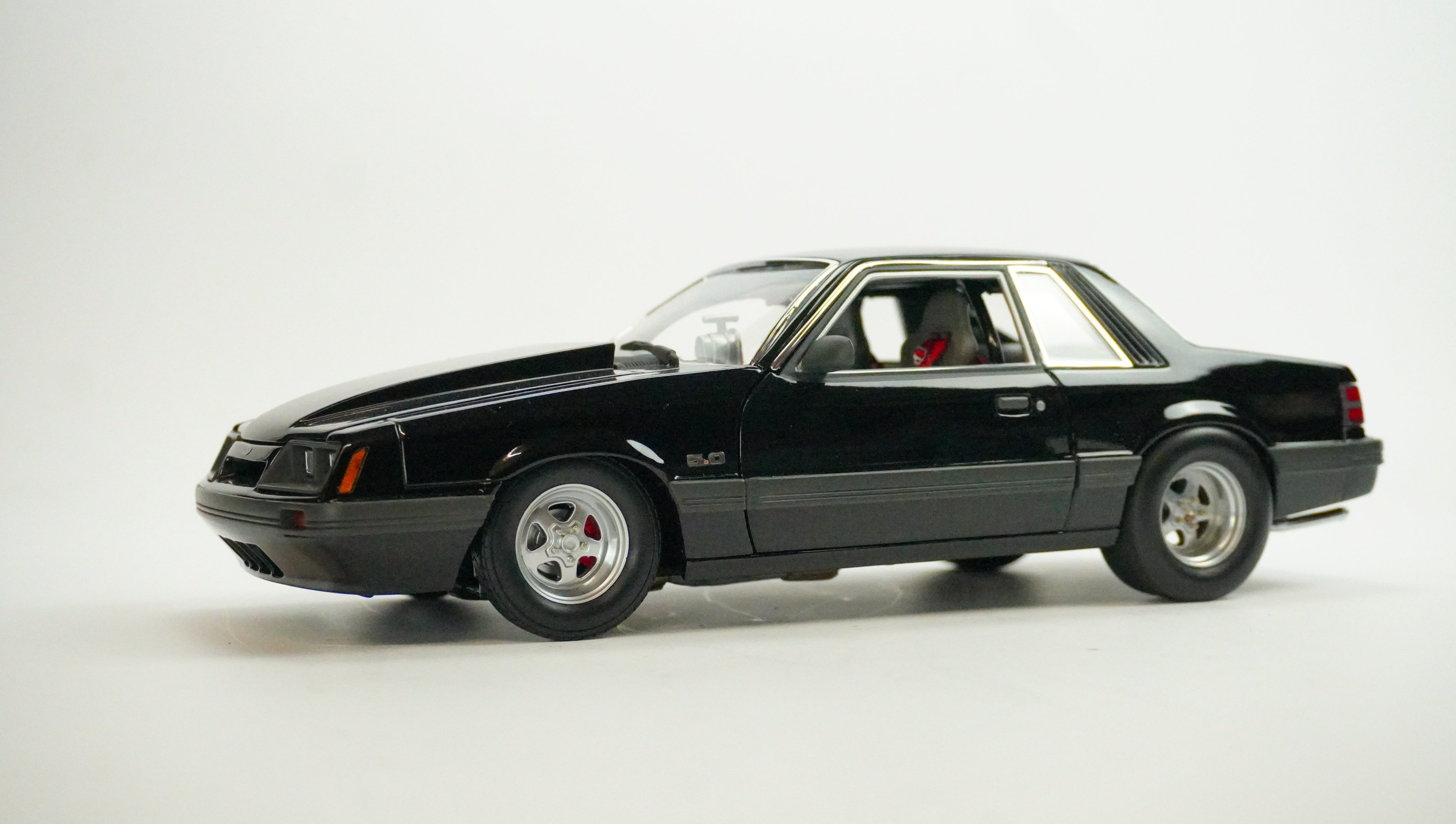 Ford Mustang LX Dark Horse 1985 1:18