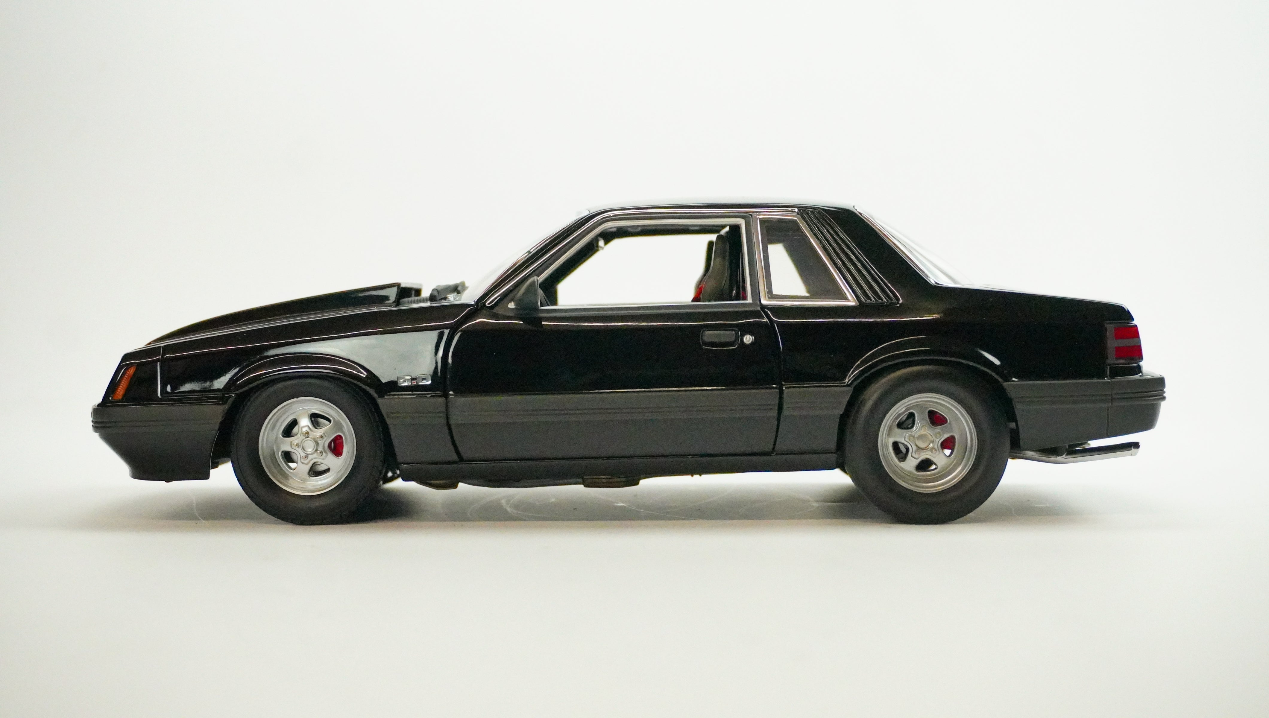 Ford Mustang LX Dark Horse 1985 1:18