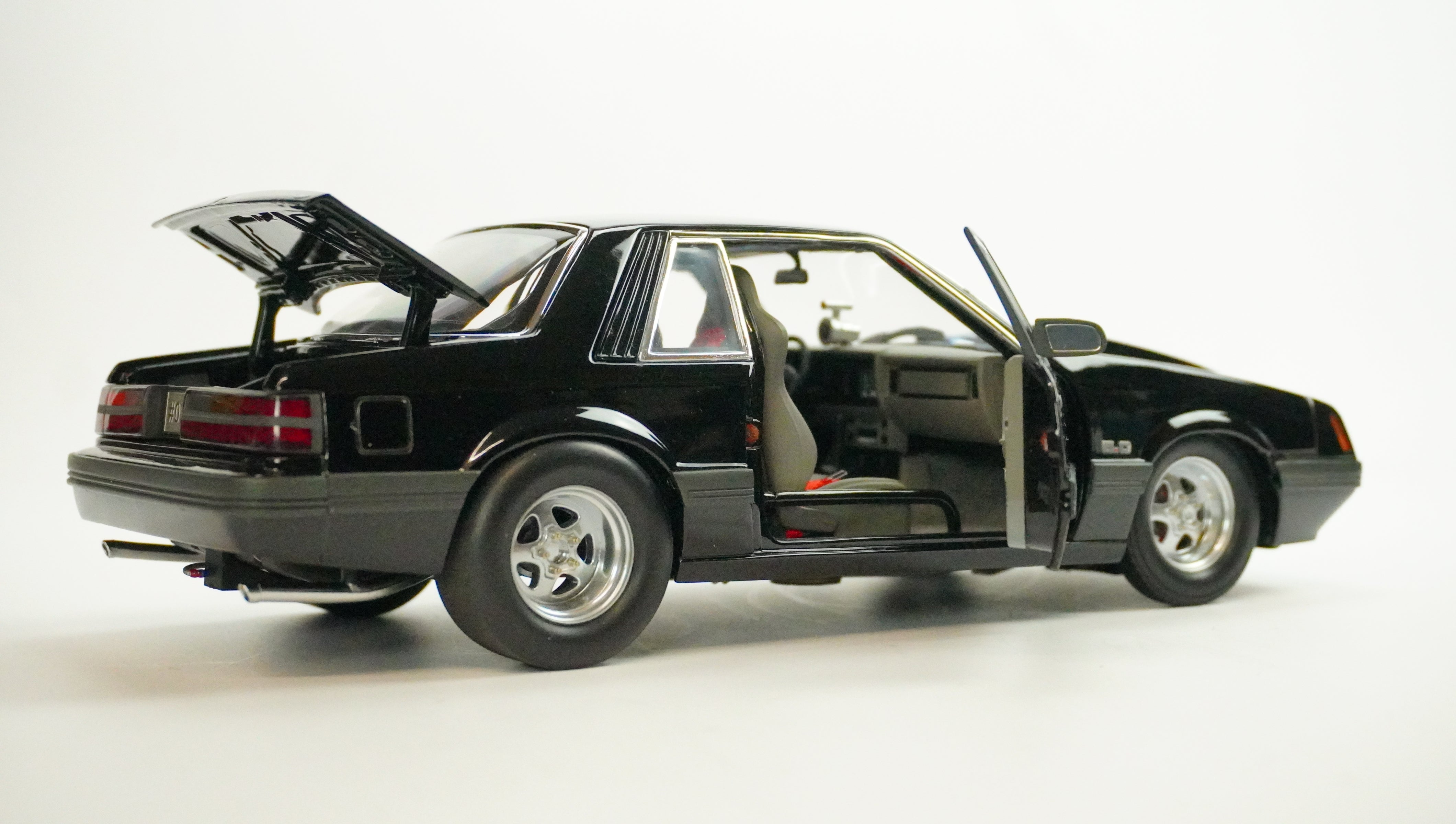 Ford Mustang LX Dark Horse 1985 1:18