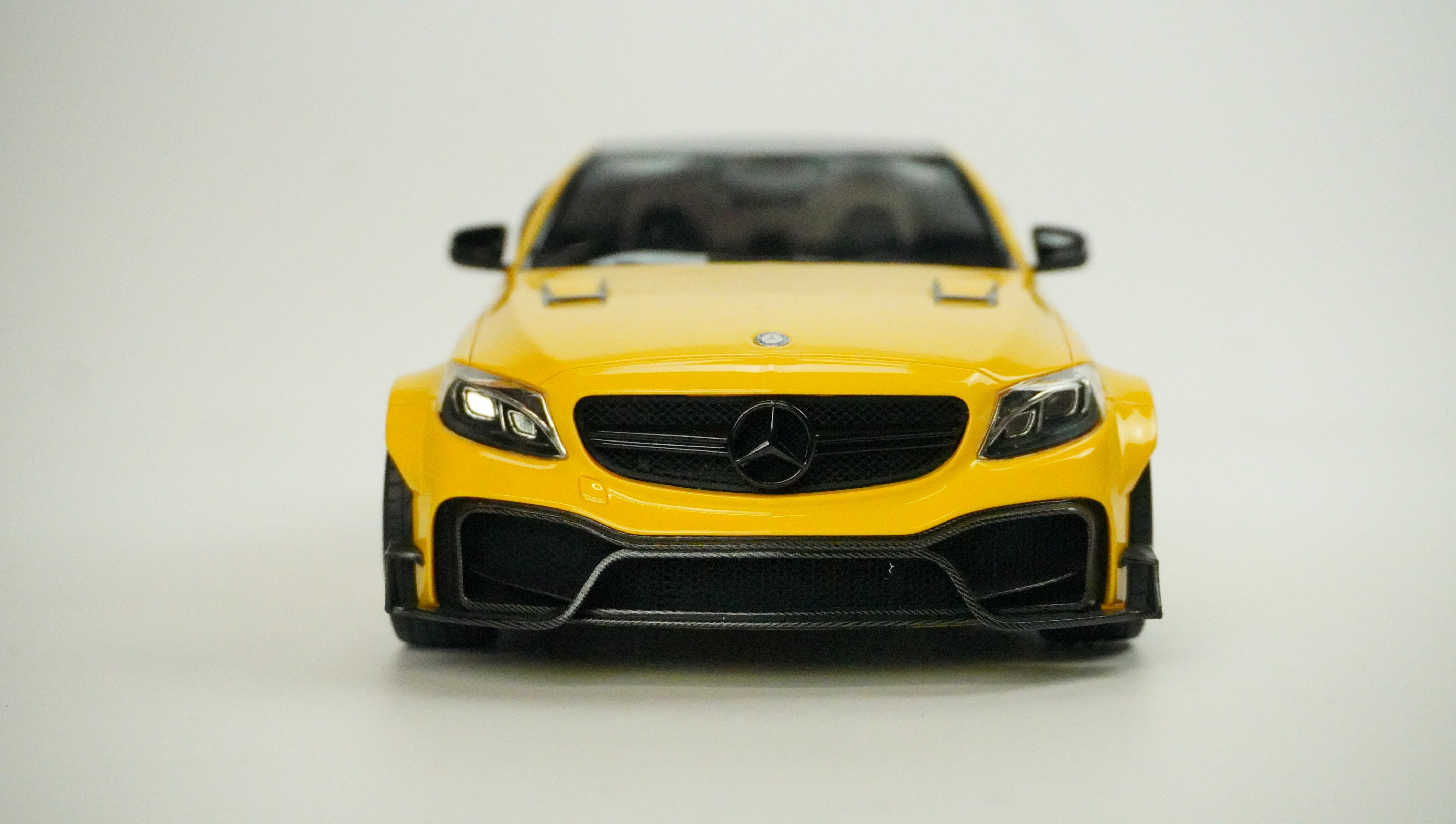 Mercedes C63S DarwinPRO MTC (Window Damage) 1:18