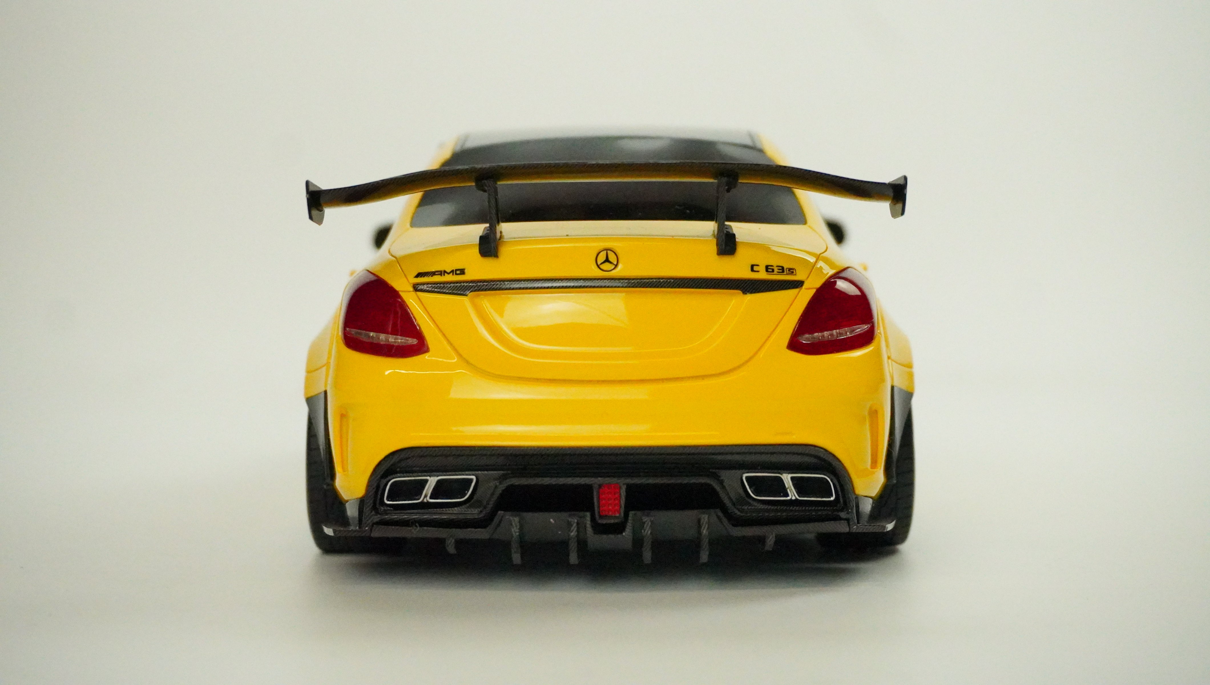 Mercedes C63S DarwinPRO MTC (Window Damage) 1:18