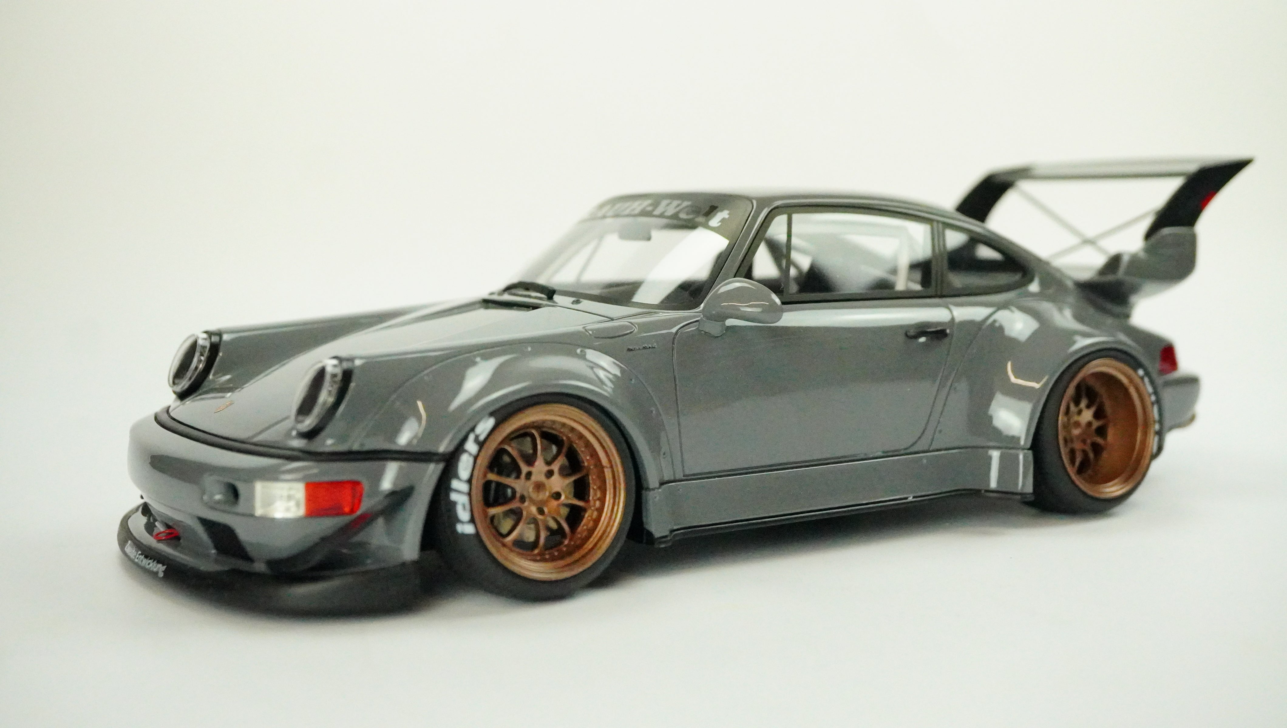 Porsche 911 RWB Bodykit Akiba Limited 1:18