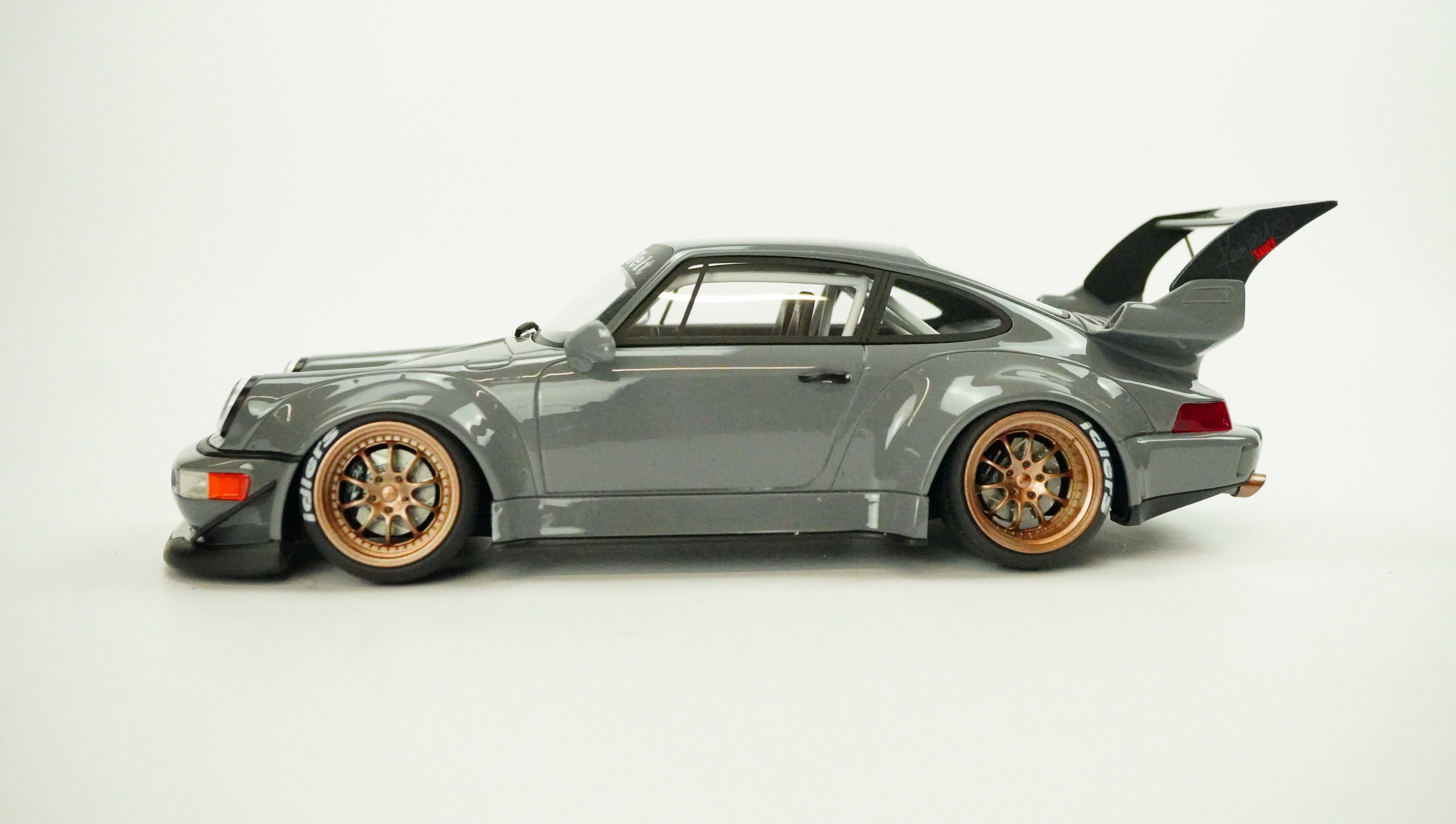 Porsche 911 RWB Bodykit Akiba Limited 1:18