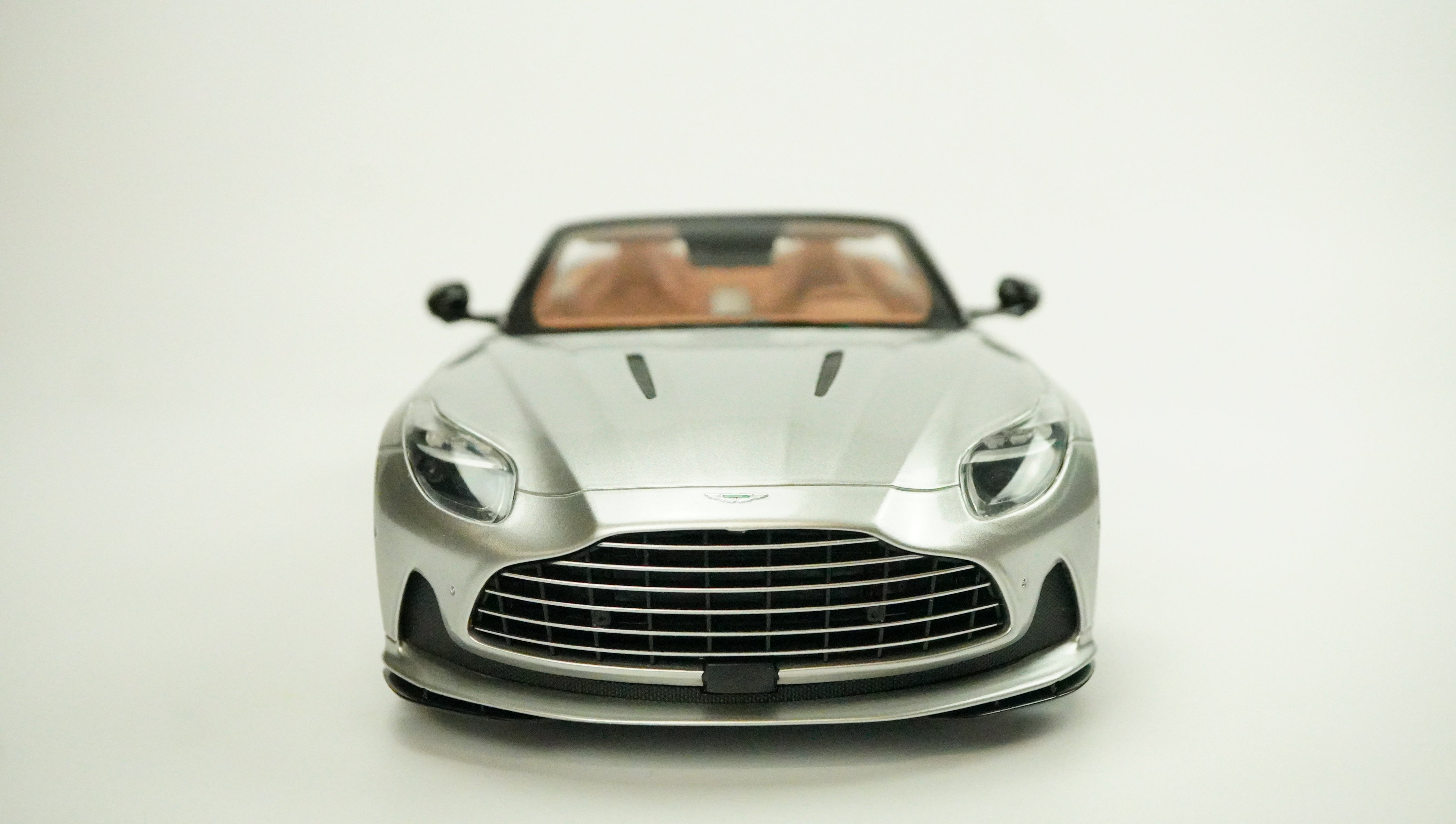 Aston Martin DB12Volante Cabrio Limited 1:18