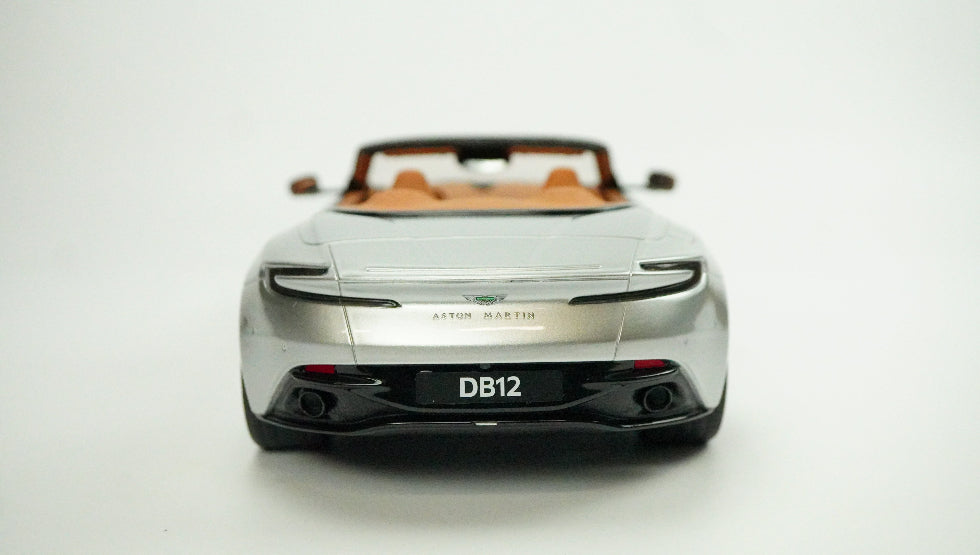 DB12 Aston Martin Silber Neu