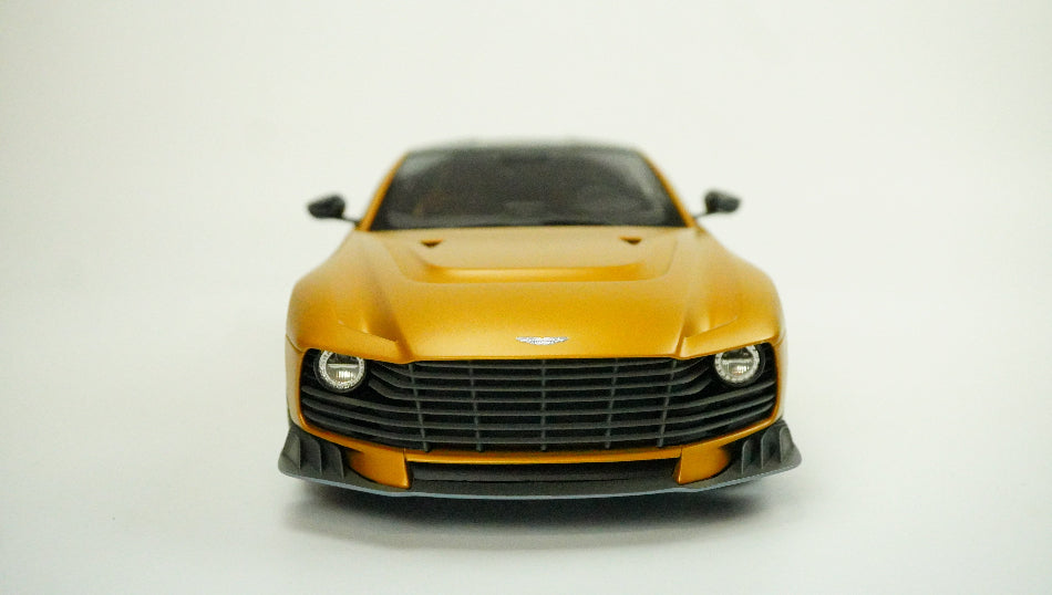 1:18 Gold Auto AstonMartin New