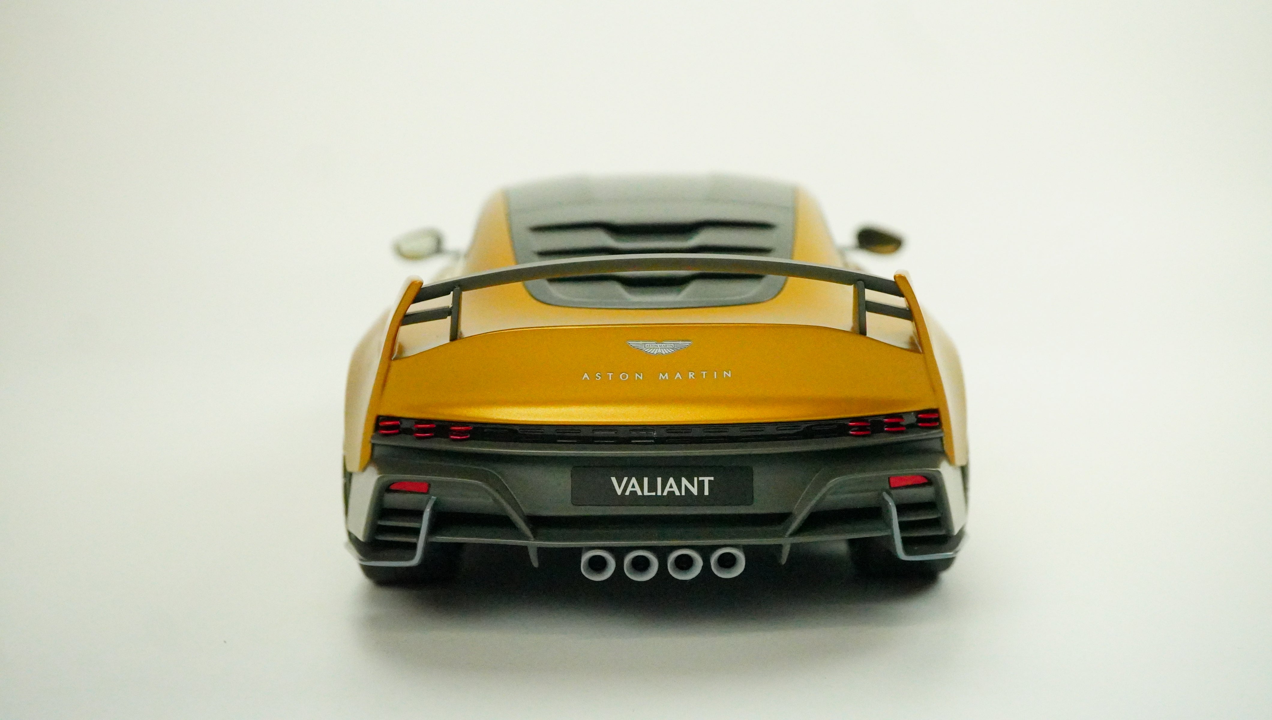Aston Martin Valiant Limited 1:18