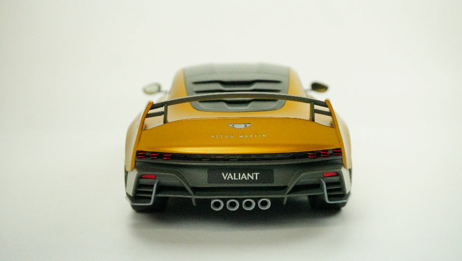 Valiant Aston Martin 1:18 Gold