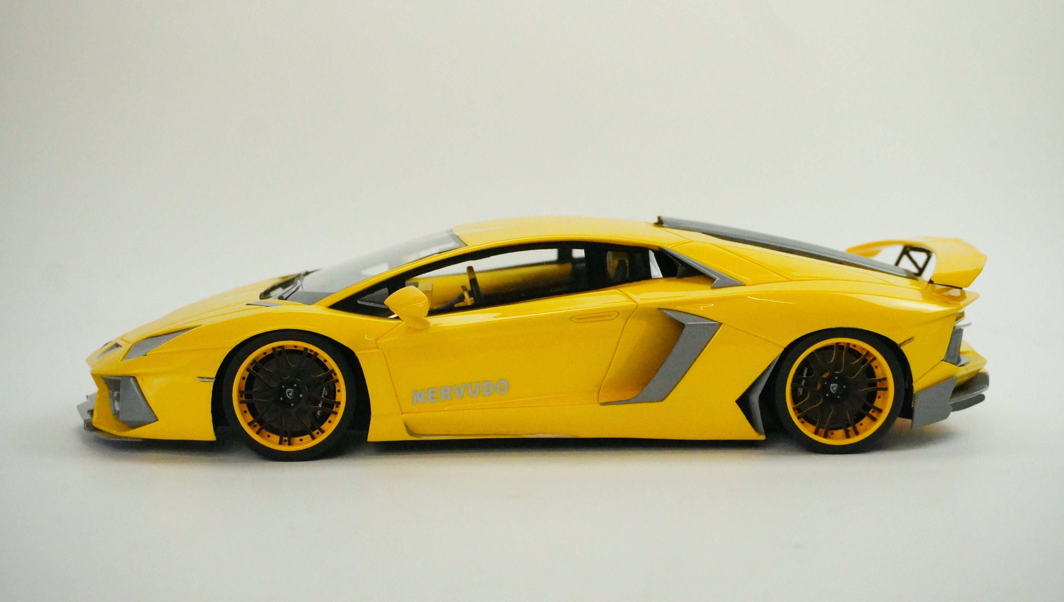 Lamborghini Nervudo Limited (without box) 2025 1:18