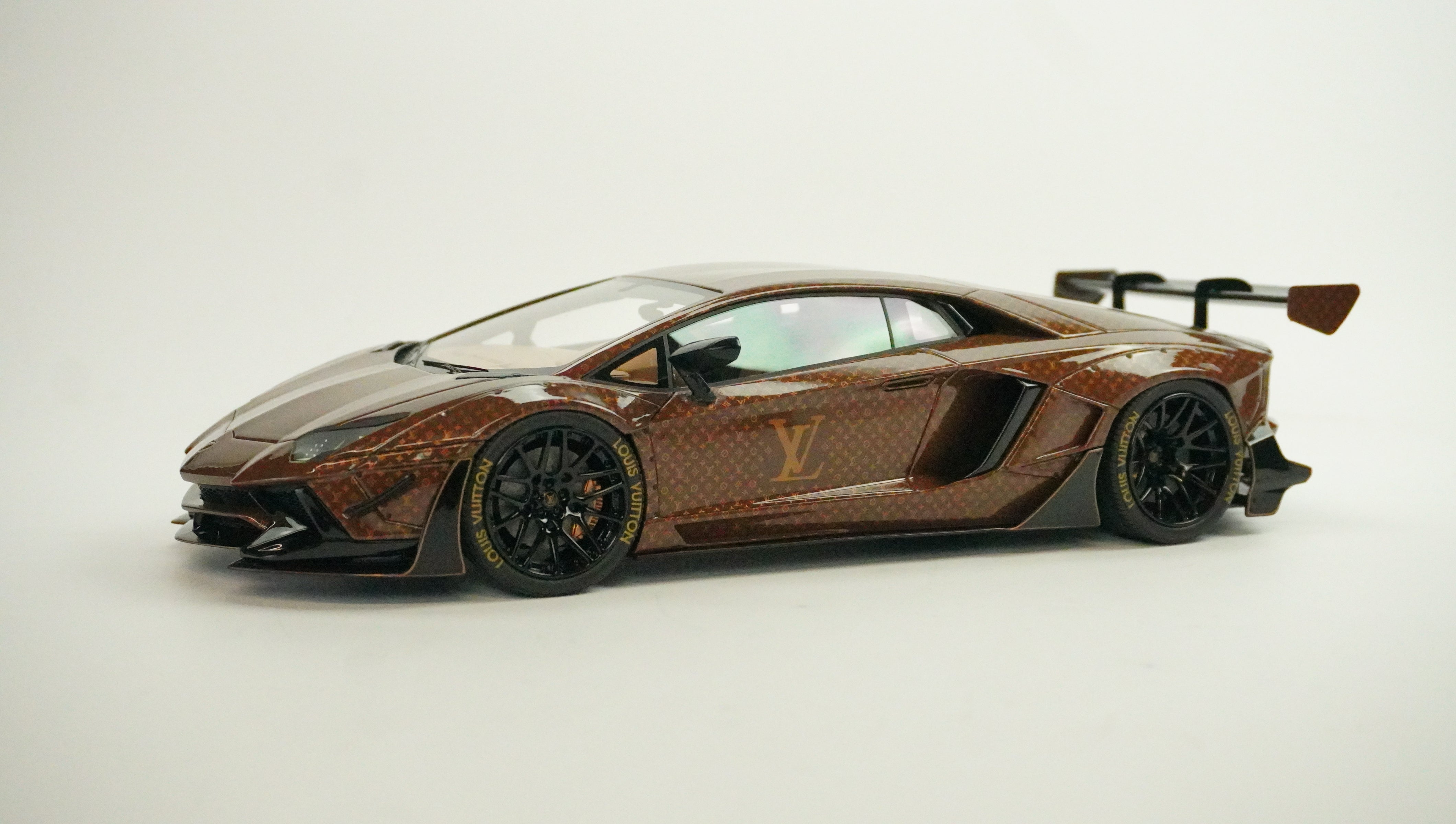 Lamborghini Louis Vuitton Limited (without box) 1:18