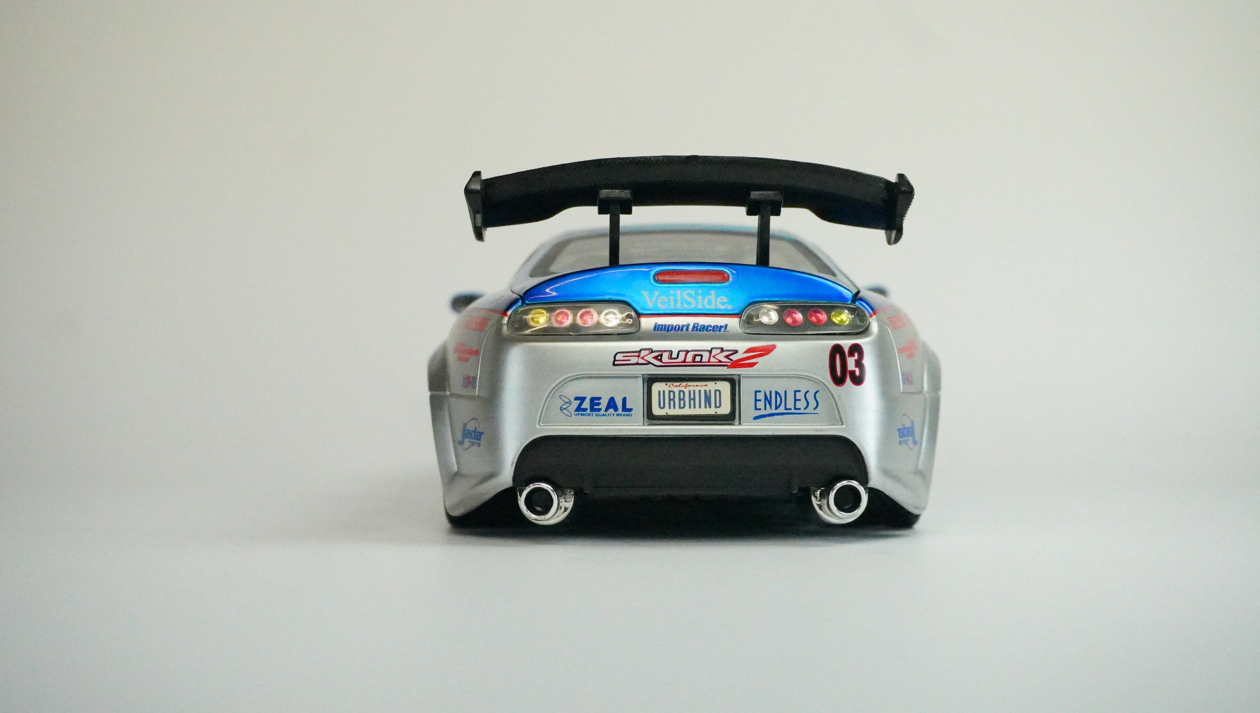 Toyota Supra Racing mit 2 Motorhaube-Abdeckung (ohne Box) 1:18