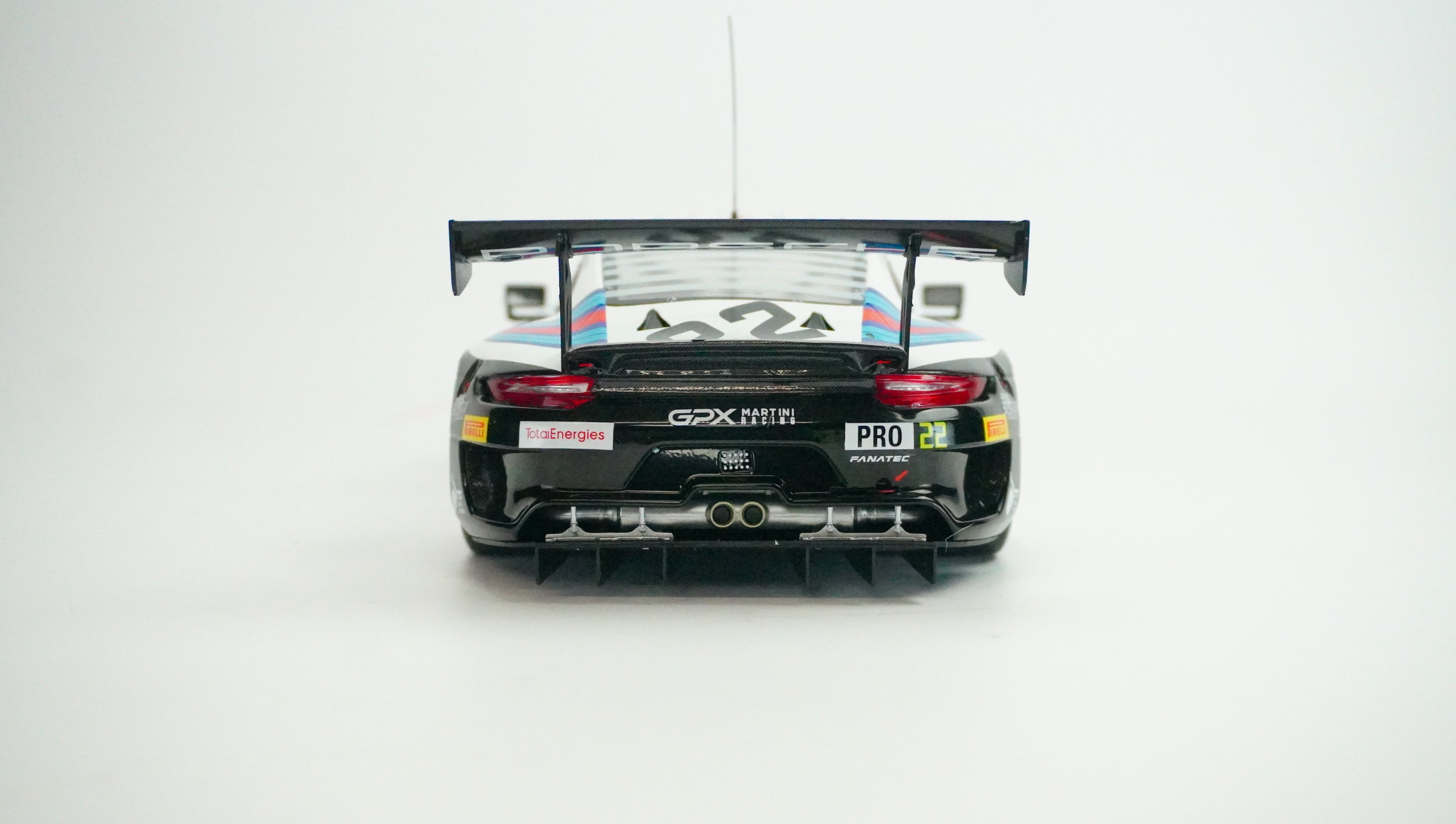 Porsche 911 GT3 Racing Martini No. 221 1:18