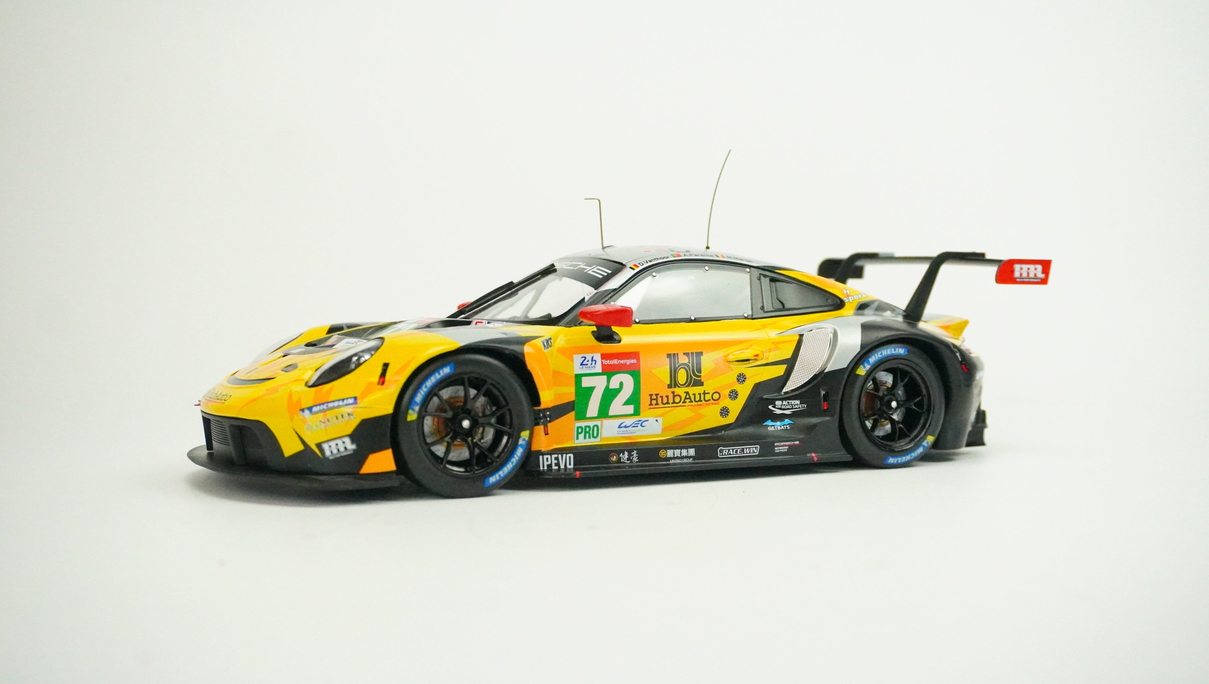 Porsche 911 RSR Racing Nr.72 1:18