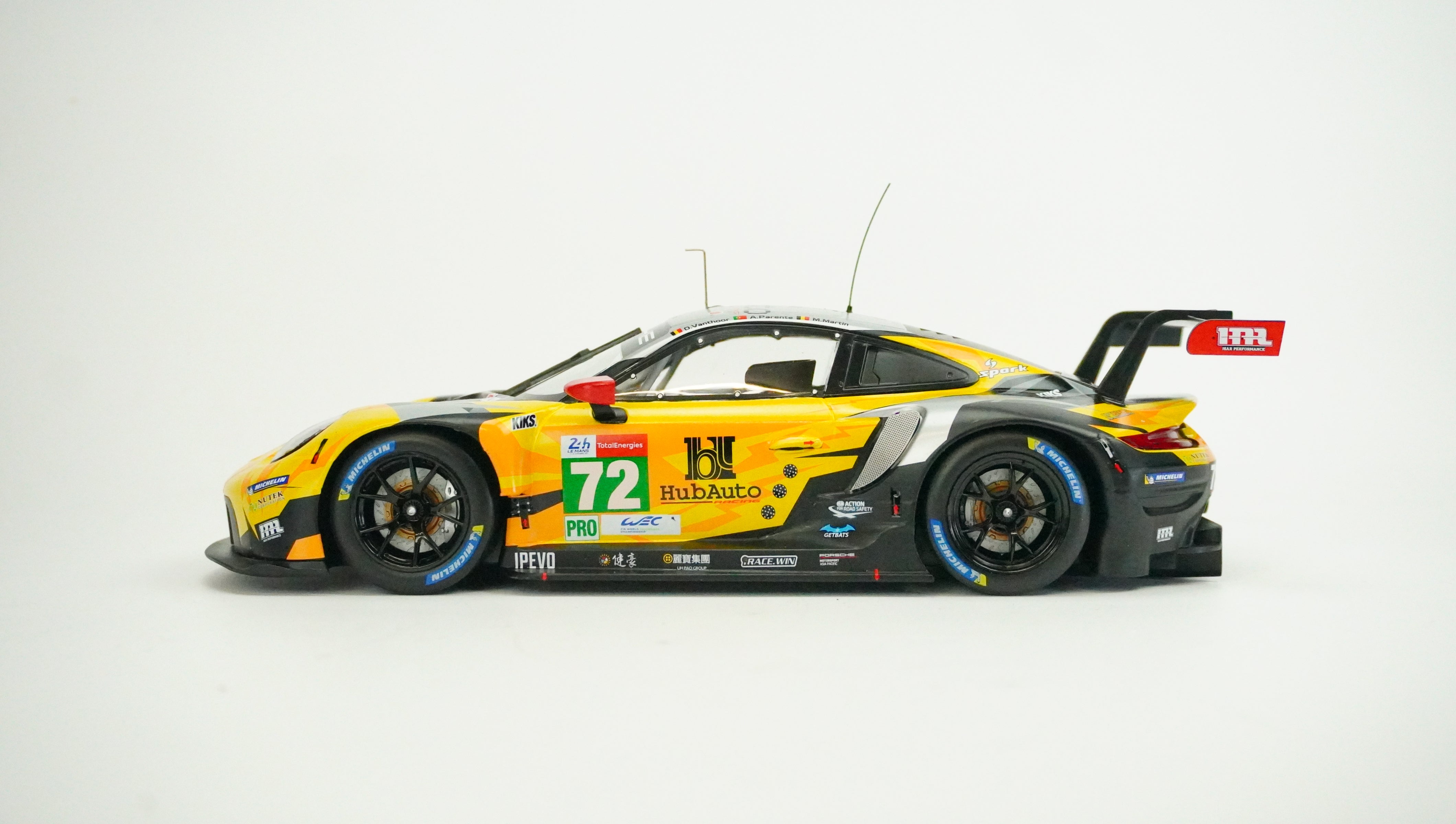 Porsche 911 RSR Racing Nr.72 1:18