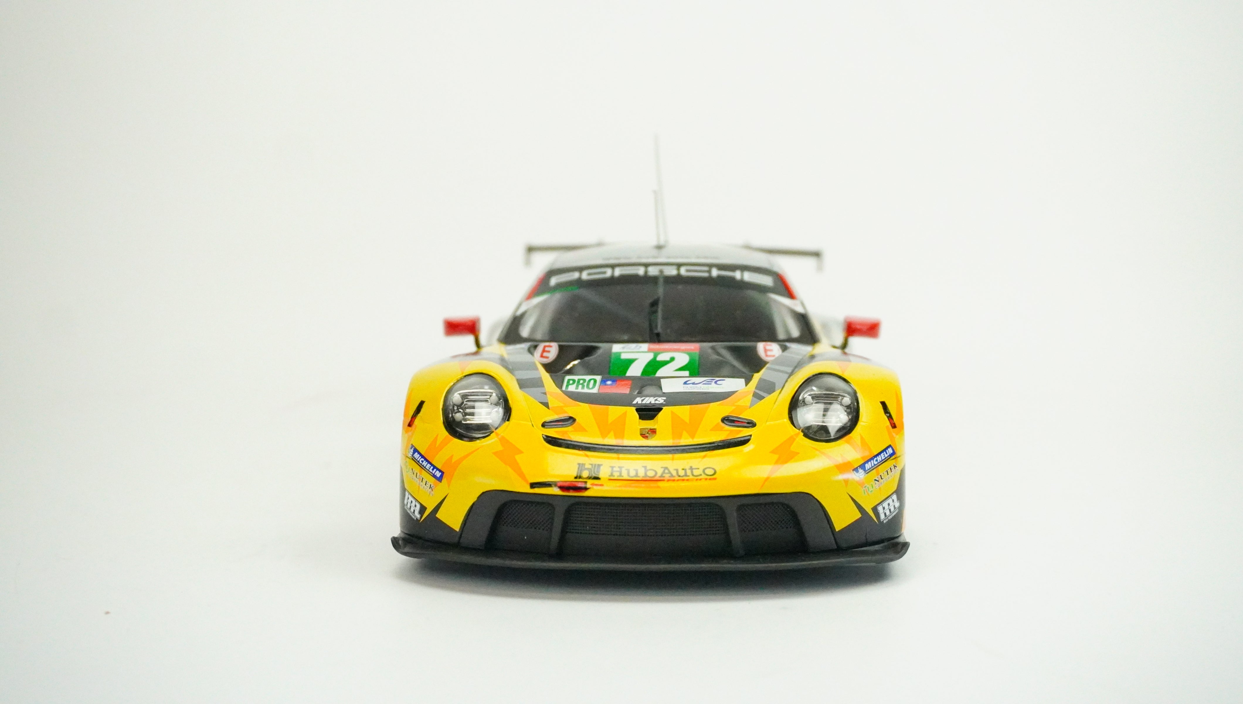 Porsche 911 RSR Racing Nr.72 1:18