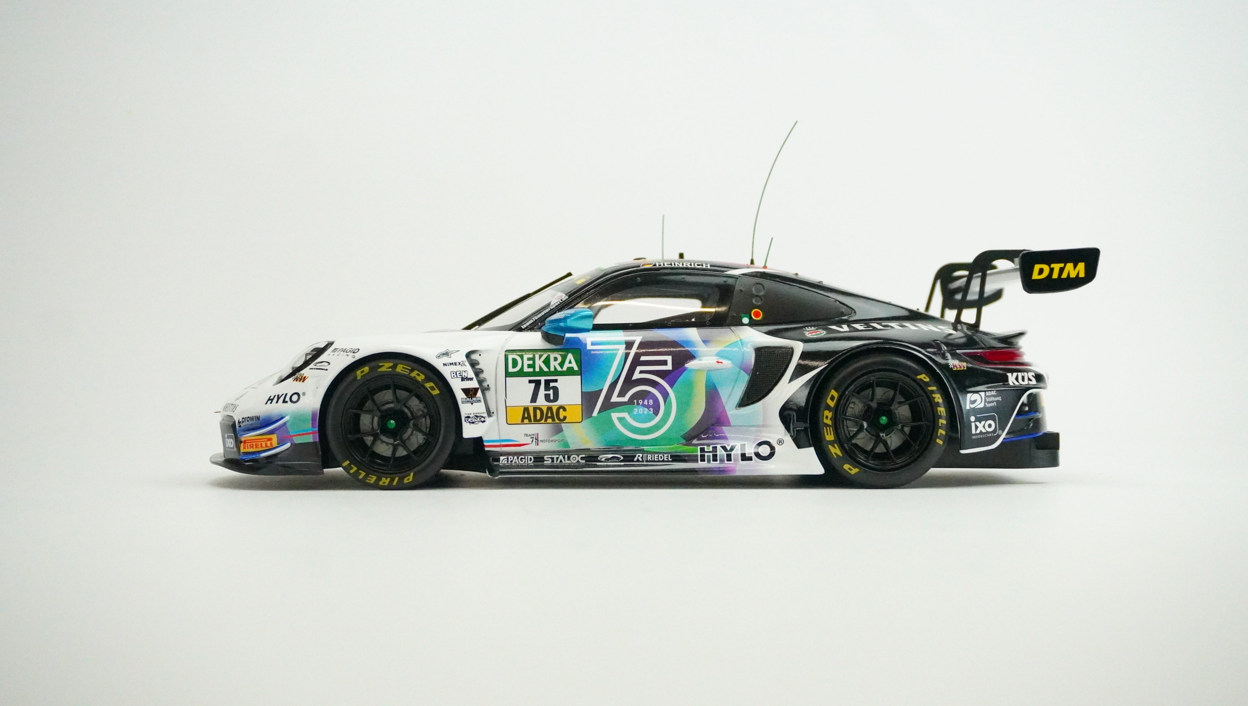 Porsche 911 (992) GT3 Racing No. 75 1:18