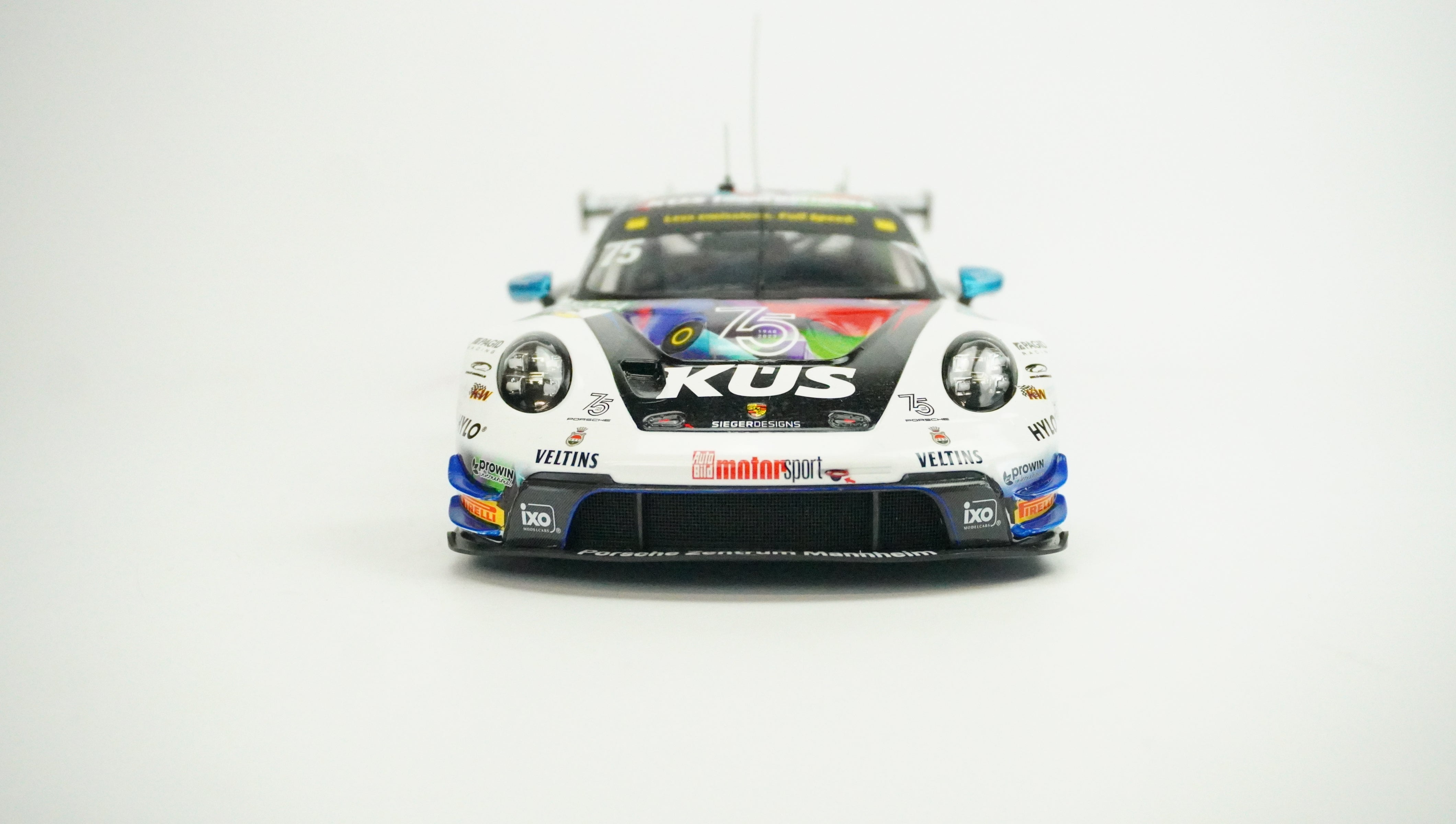Porsche 911 (992) GT3 Racing No. 75 1:18