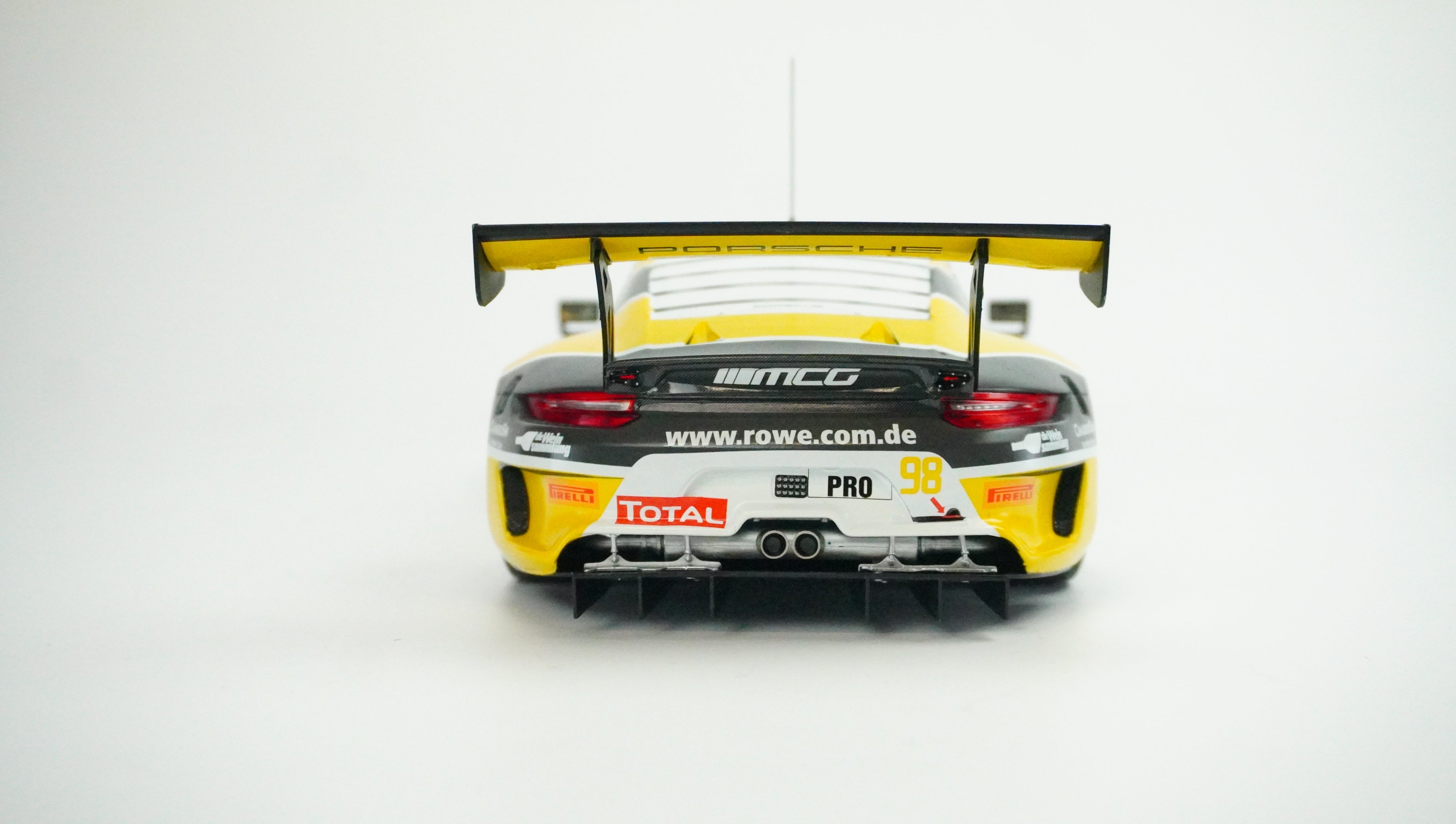 Porsche 911 GT3 Racing Nr.98 1:18