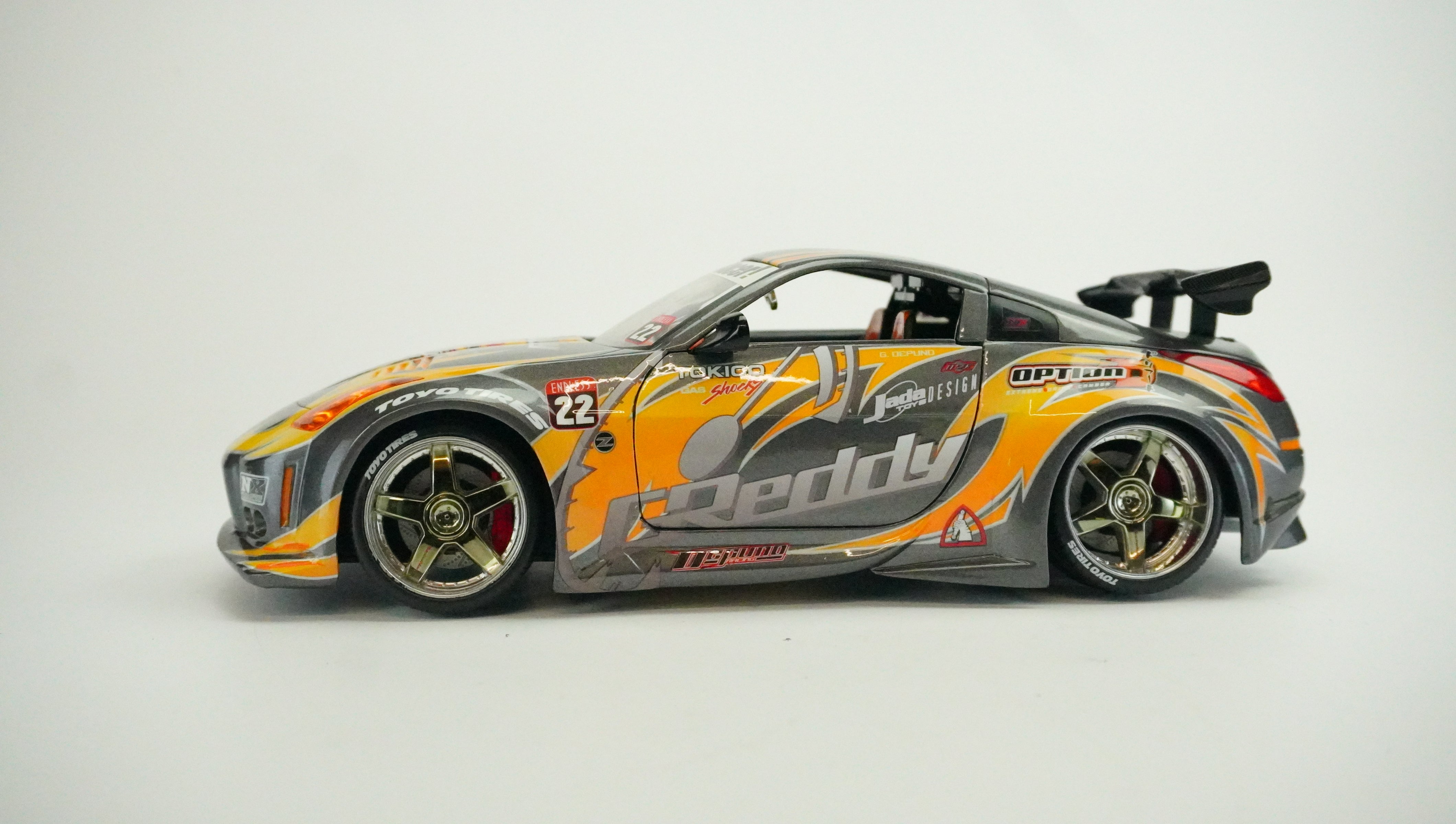 Nissan 350 Z Racing Nr.22 (ohne Box) 1:18