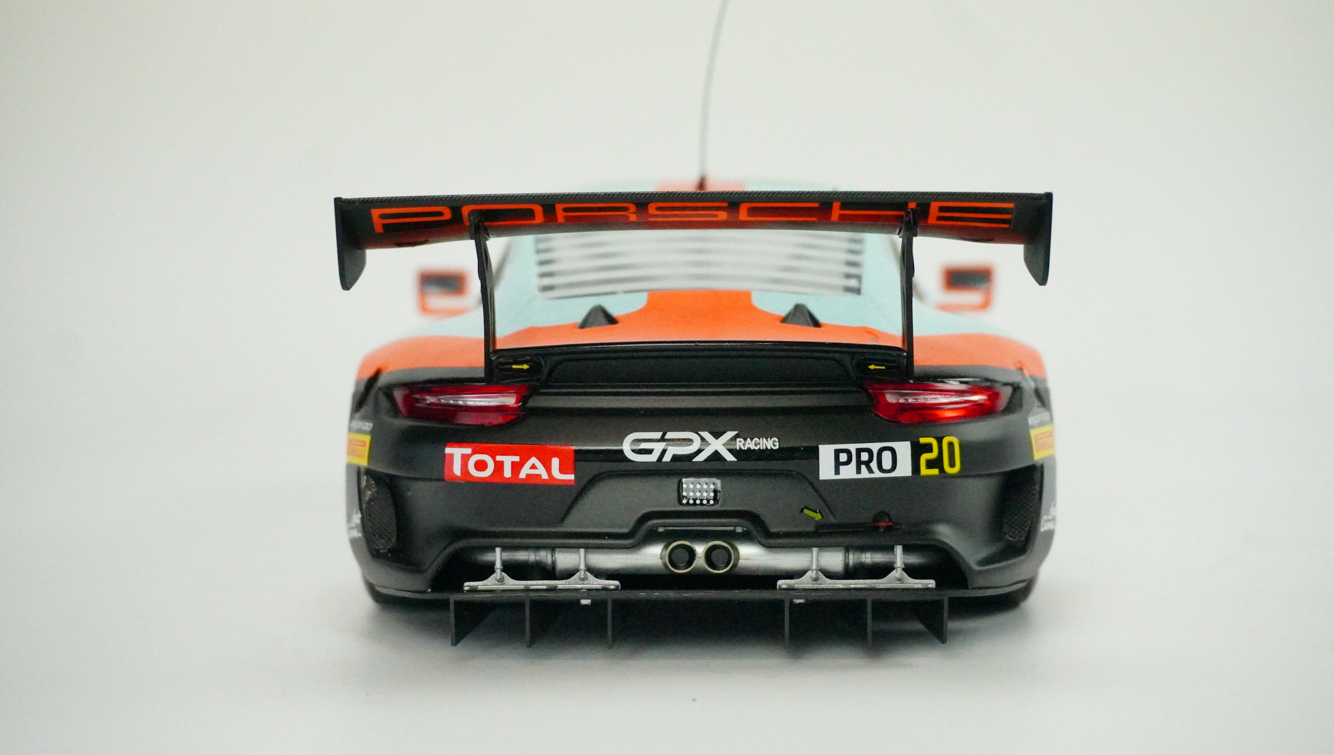Porsche 911 GT3 Gulf Racing 20 2019 1:18
