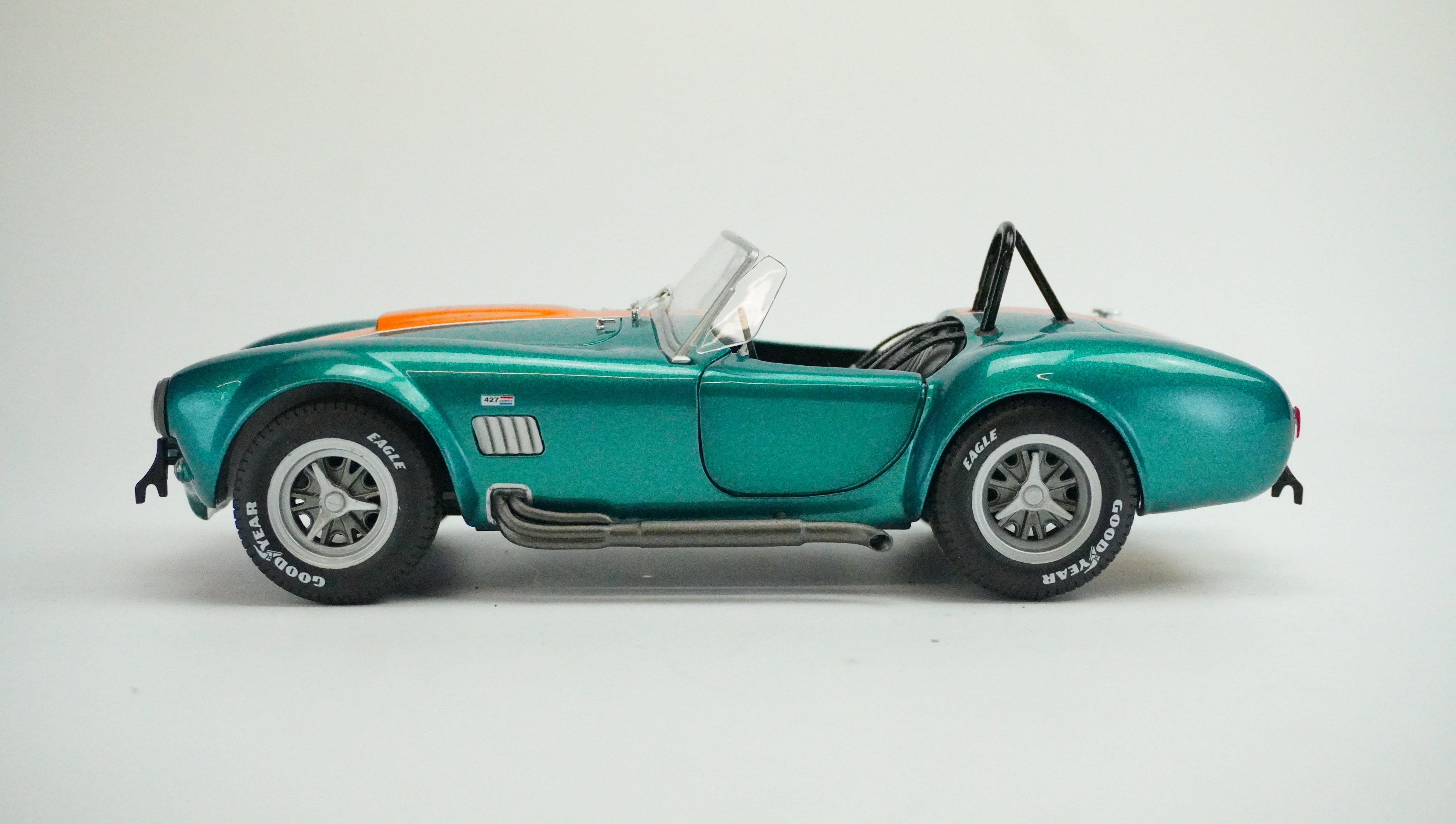 Ford Shelby AC Cobra 427 Spider (ohne Box) 1:18