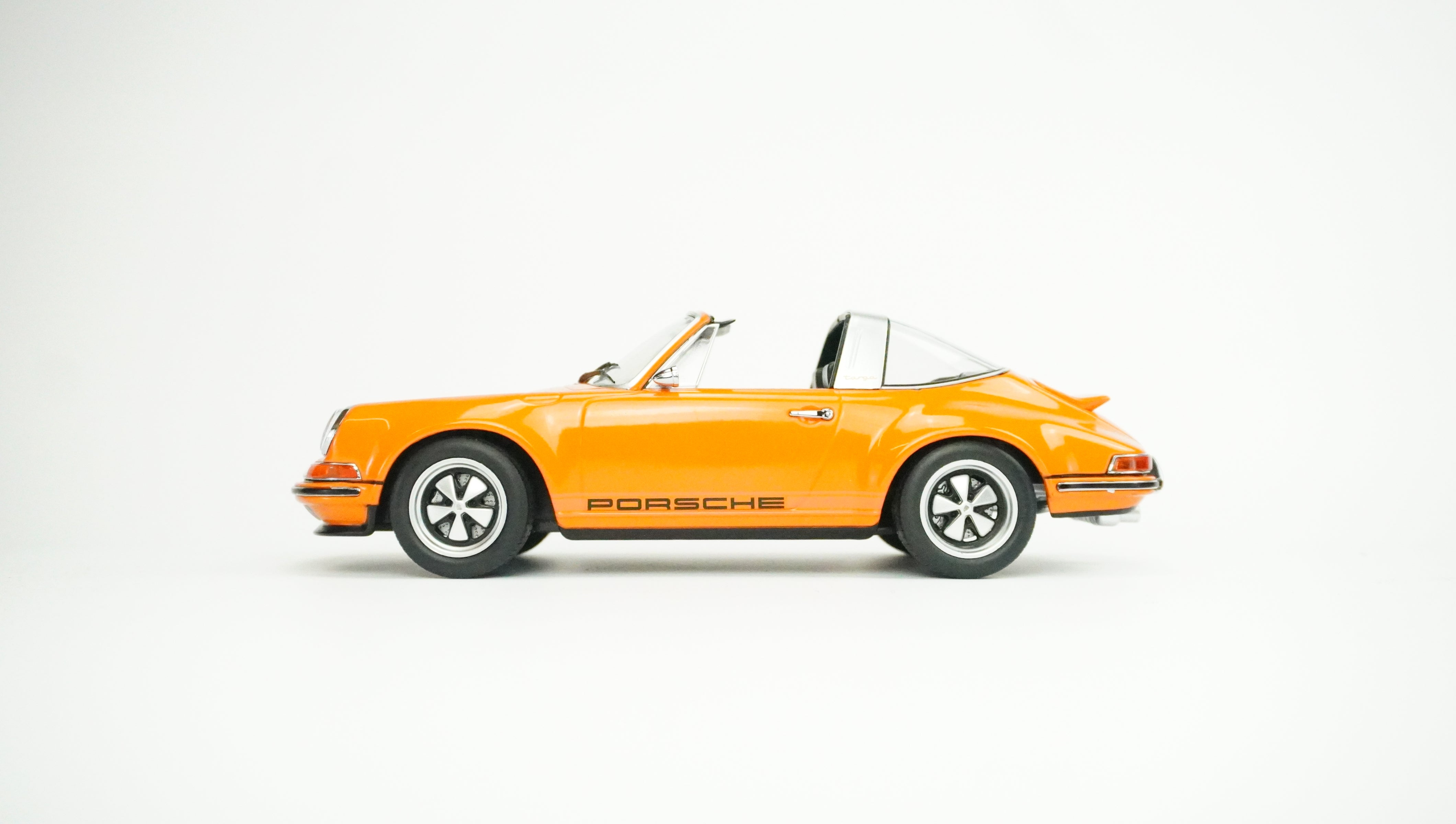 Porsche 911 Targa Singer 1:18