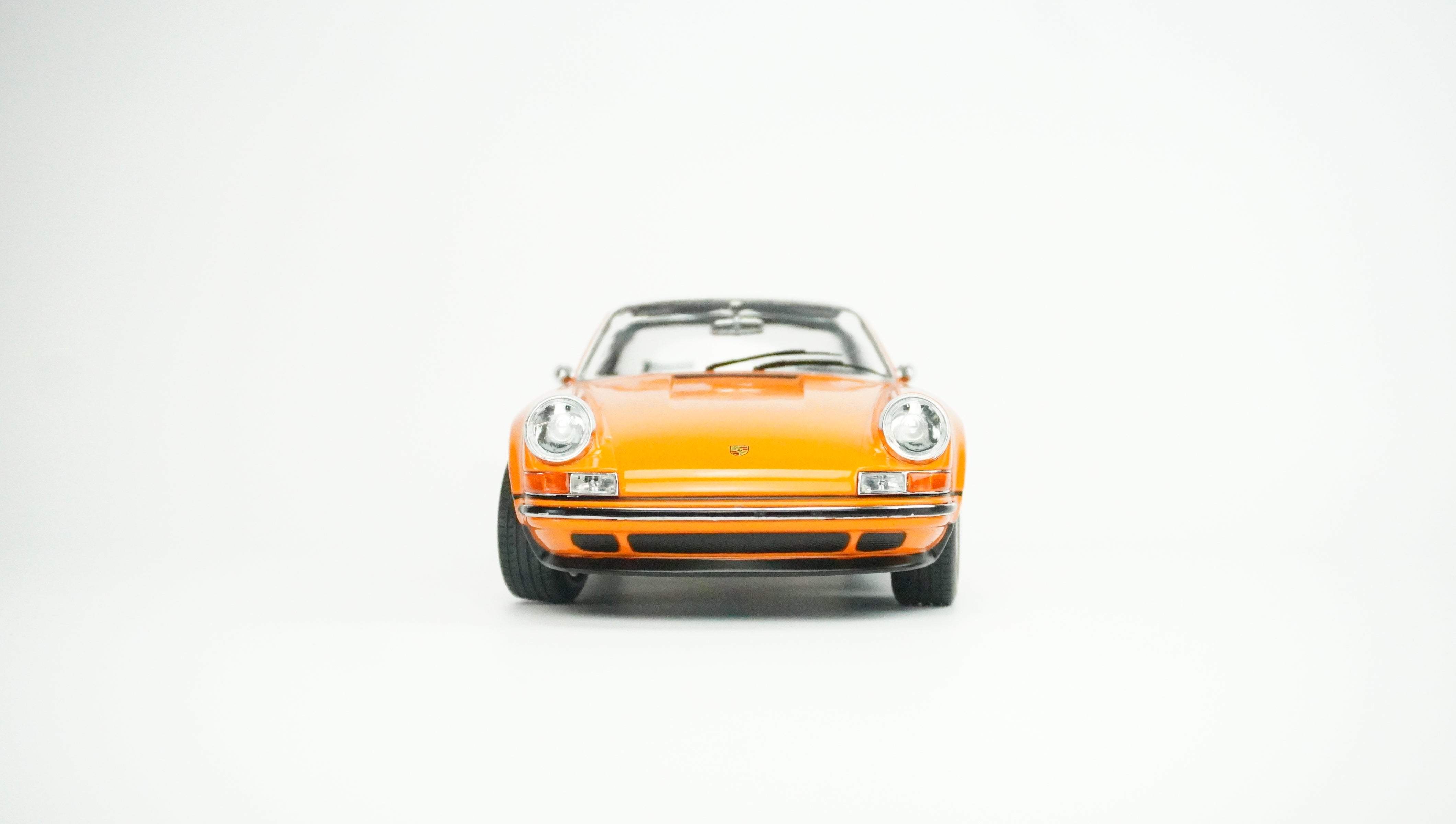 Porsche 911 Targa Singer 1:18