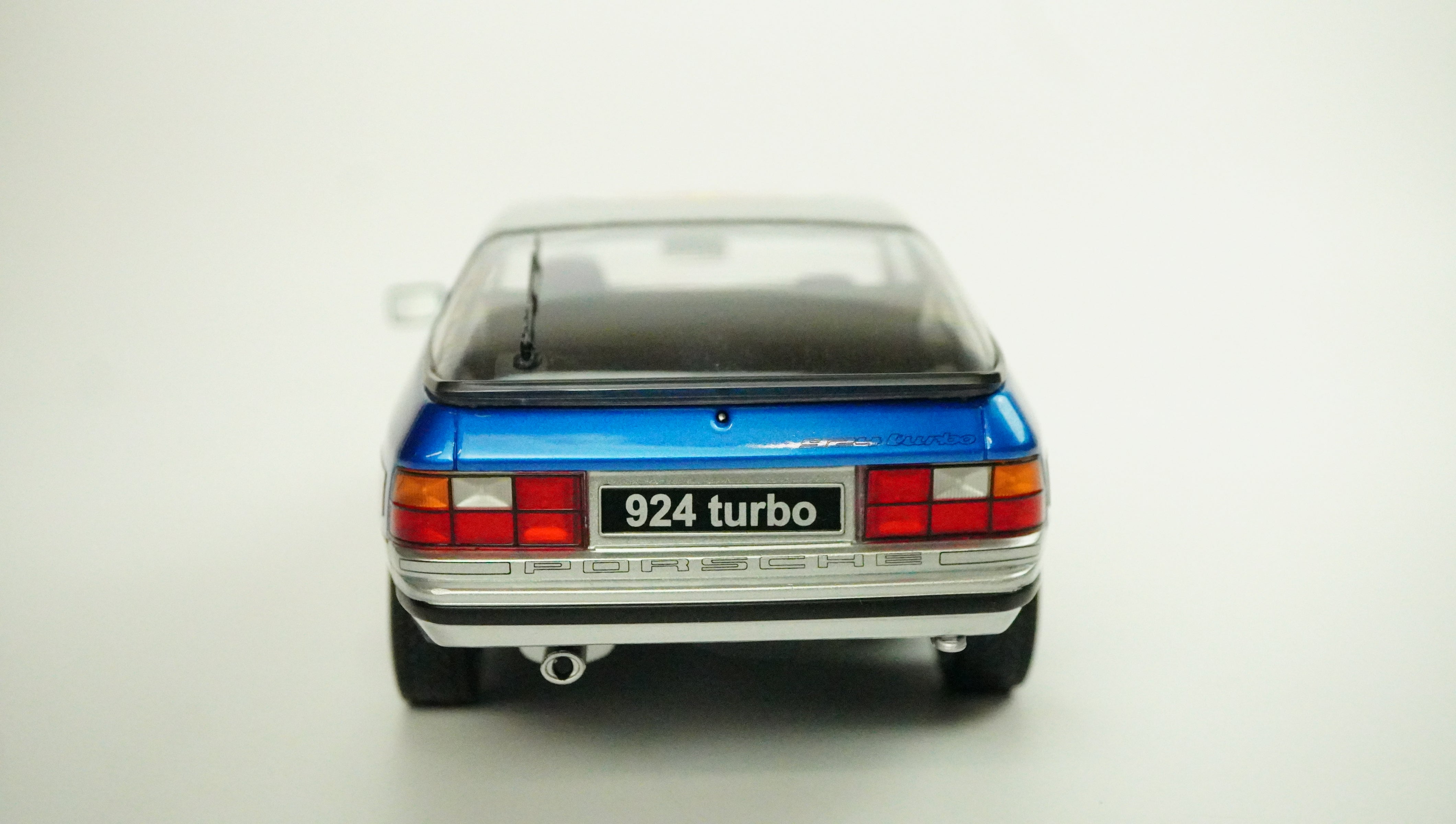 Porsche 924 Turbo Red Bull Umbau Rarität 1986 1:18