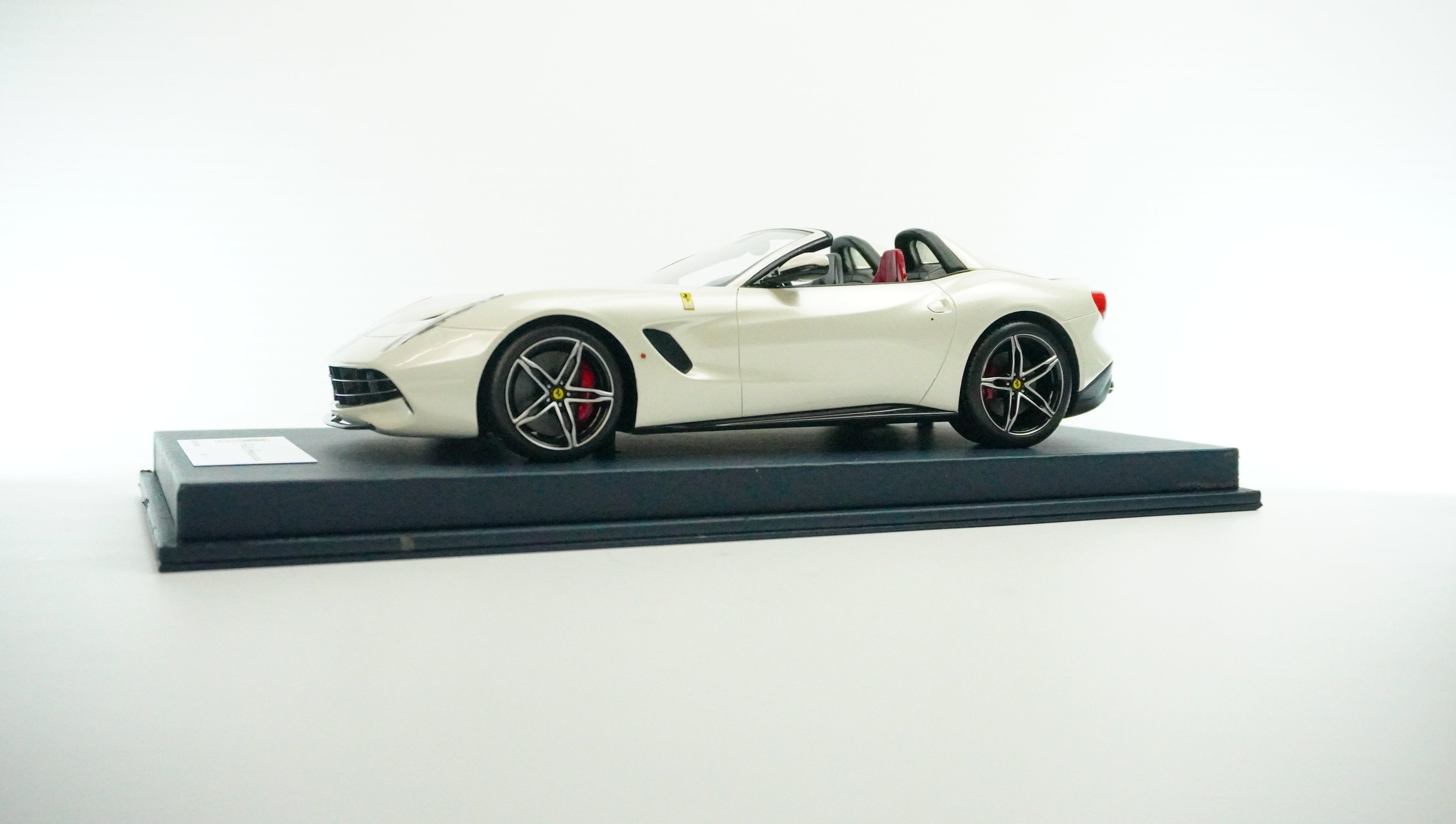 Ferrari F60 America Spider Limited (incl. Showcase) 1:18
