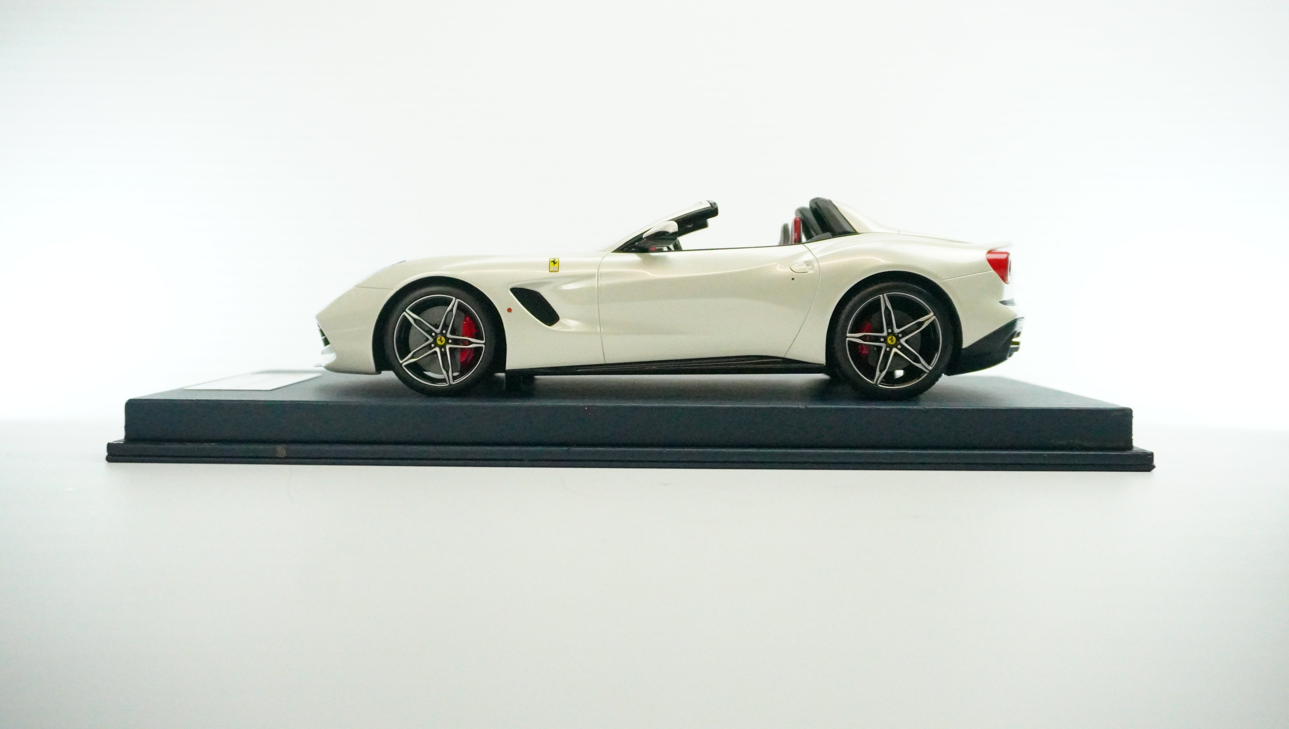 Ferrari F60 America Spider Limited (incl. Showcase) 1:18