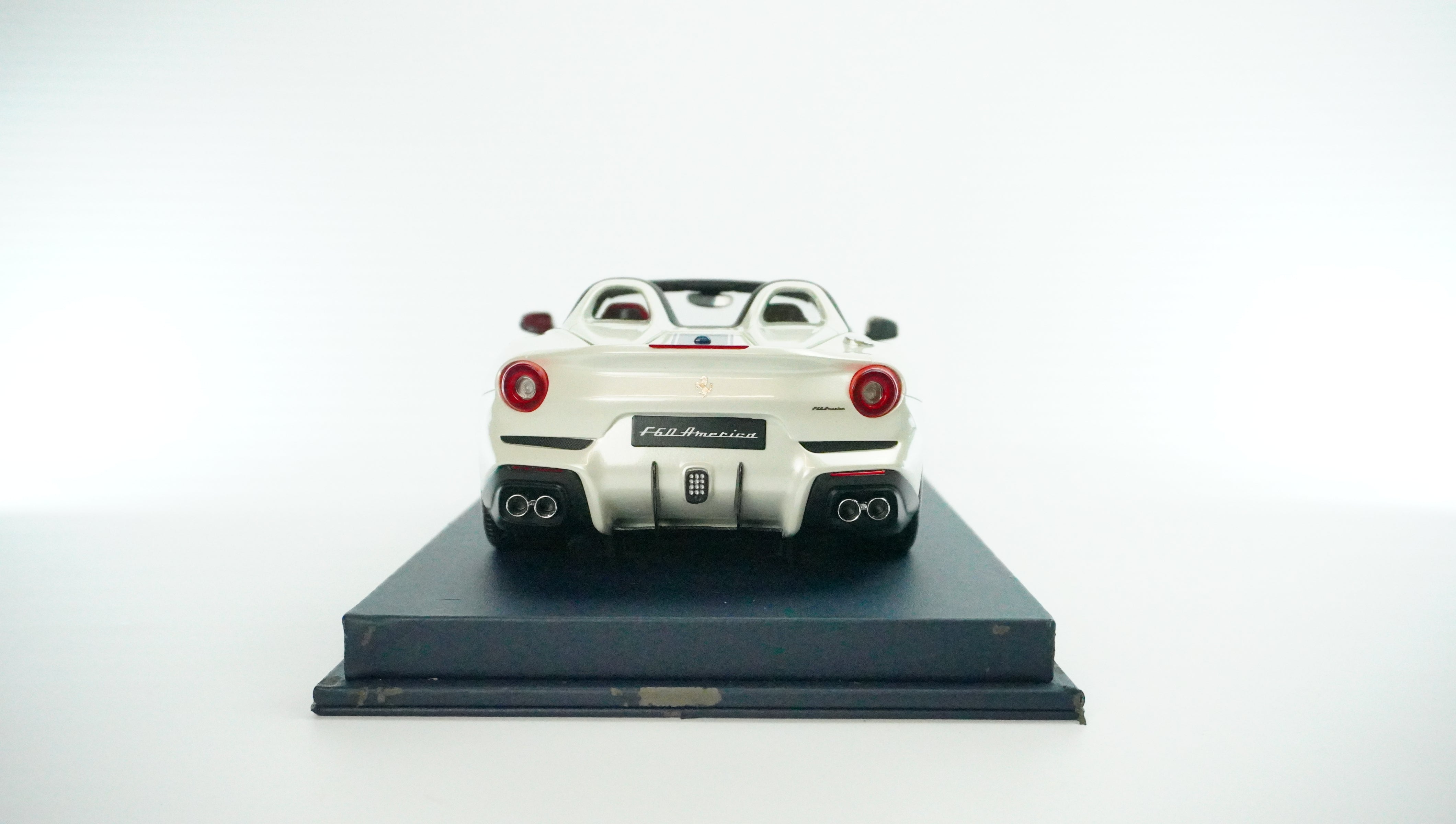 Ferrari F60 America Spider Limited (incl. Showcase) 1:18