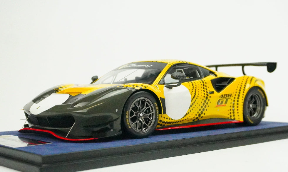 Ferrari 488 GT Modificata (incl. Showcase) 1:18