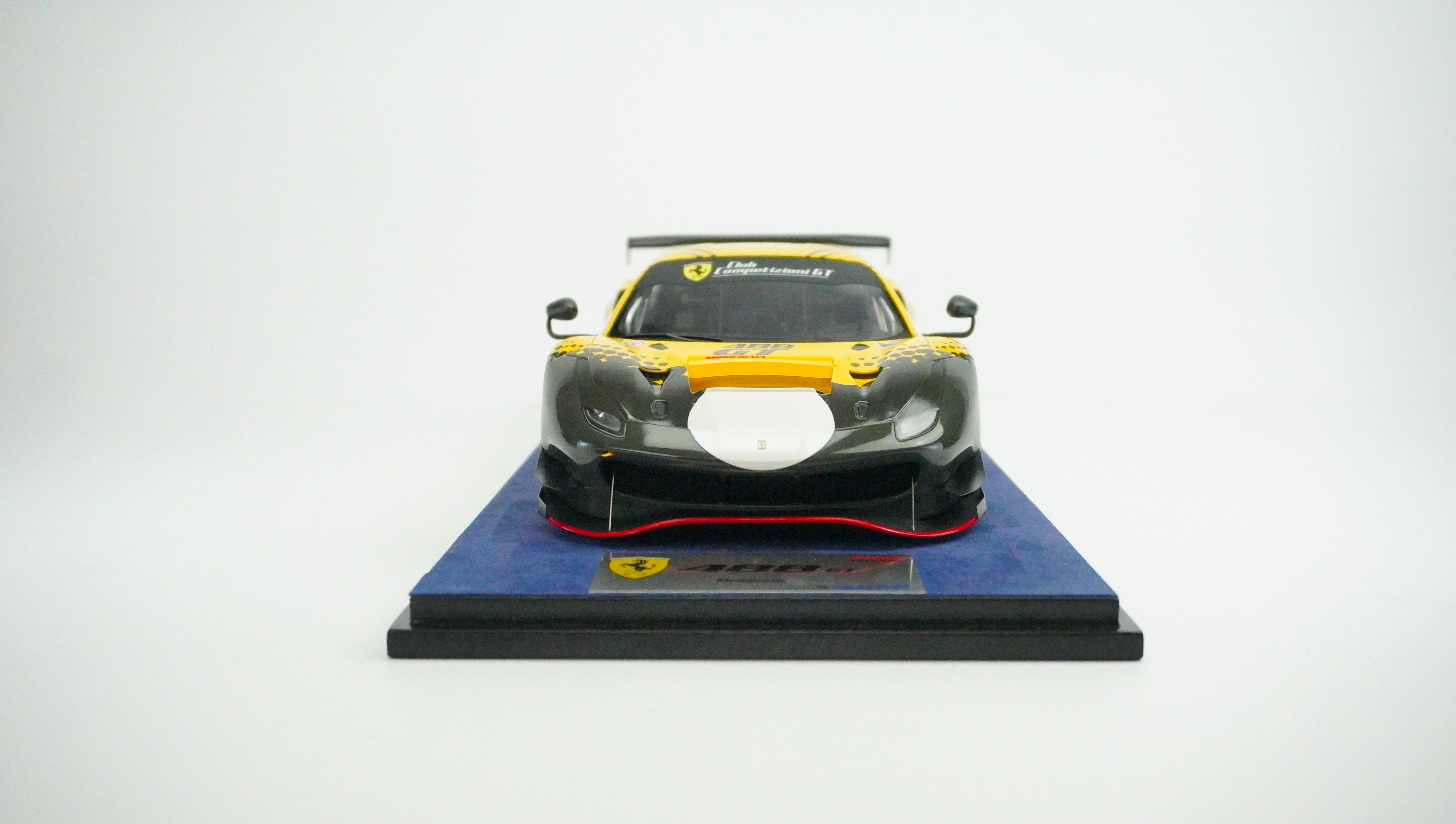 Ferrari 488 GT Modificata (incl. Showcase) 1:18