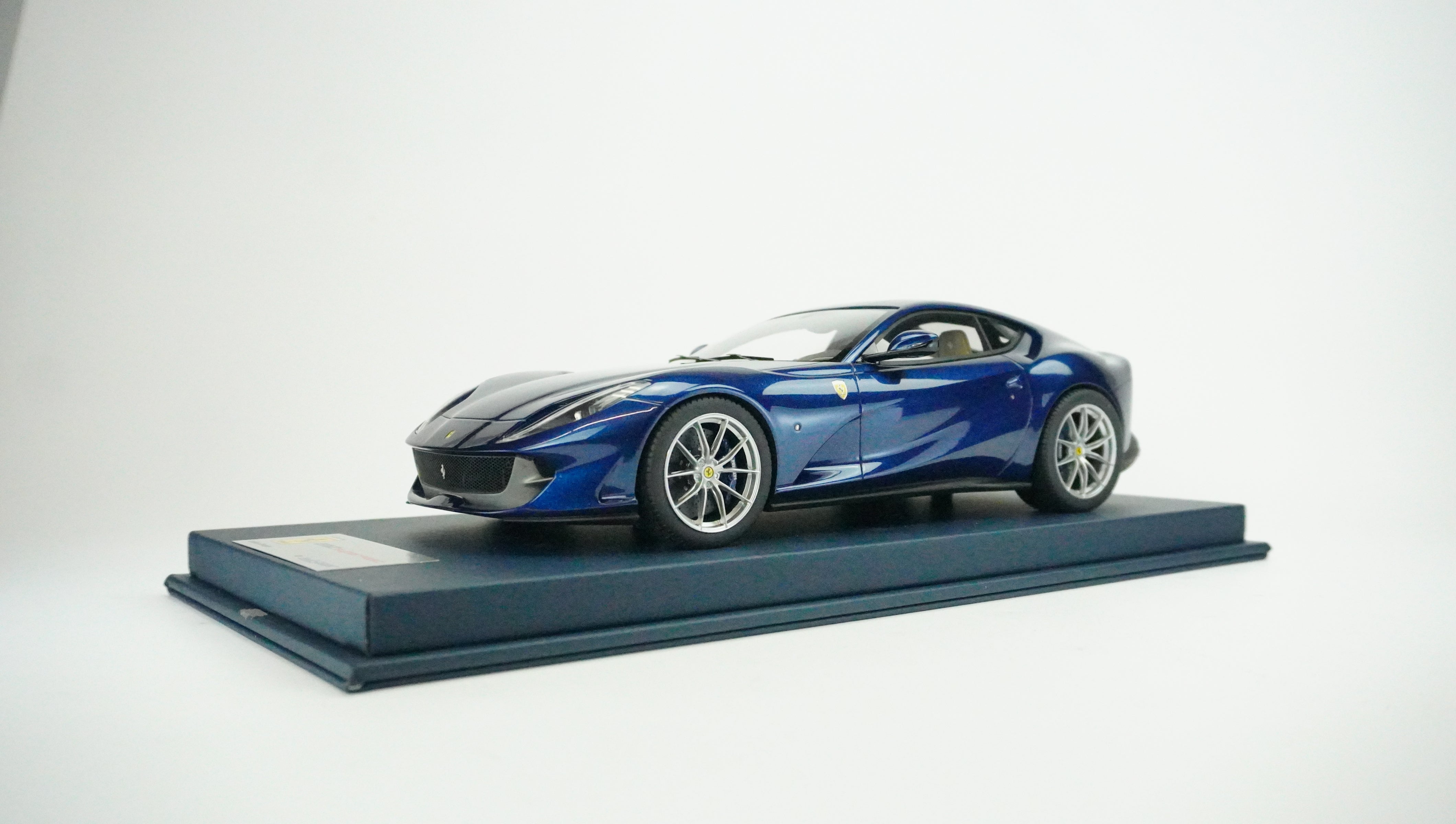 Ferrari 812 Superfast (incl. Showcase) 1:18