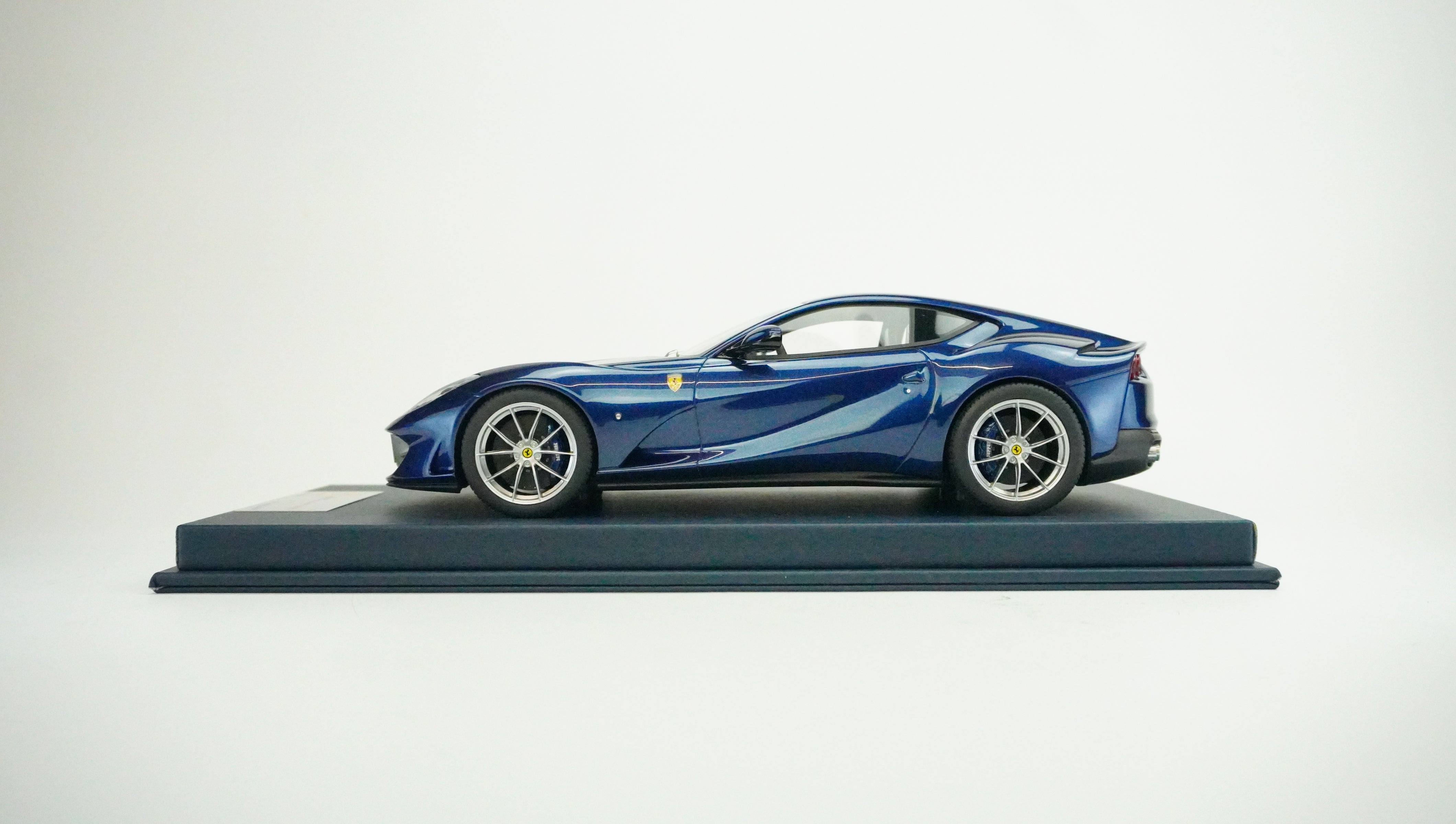 Ferrari 812 Superfast (incl. Showcase) 1:18