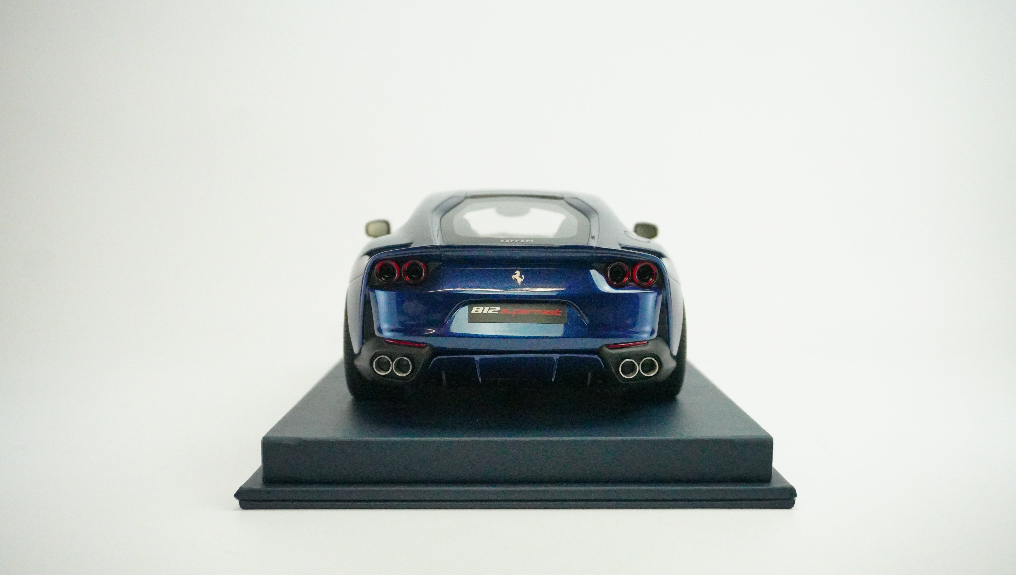 Ferrari 812 Superfast (incl. Showcase) 1:18