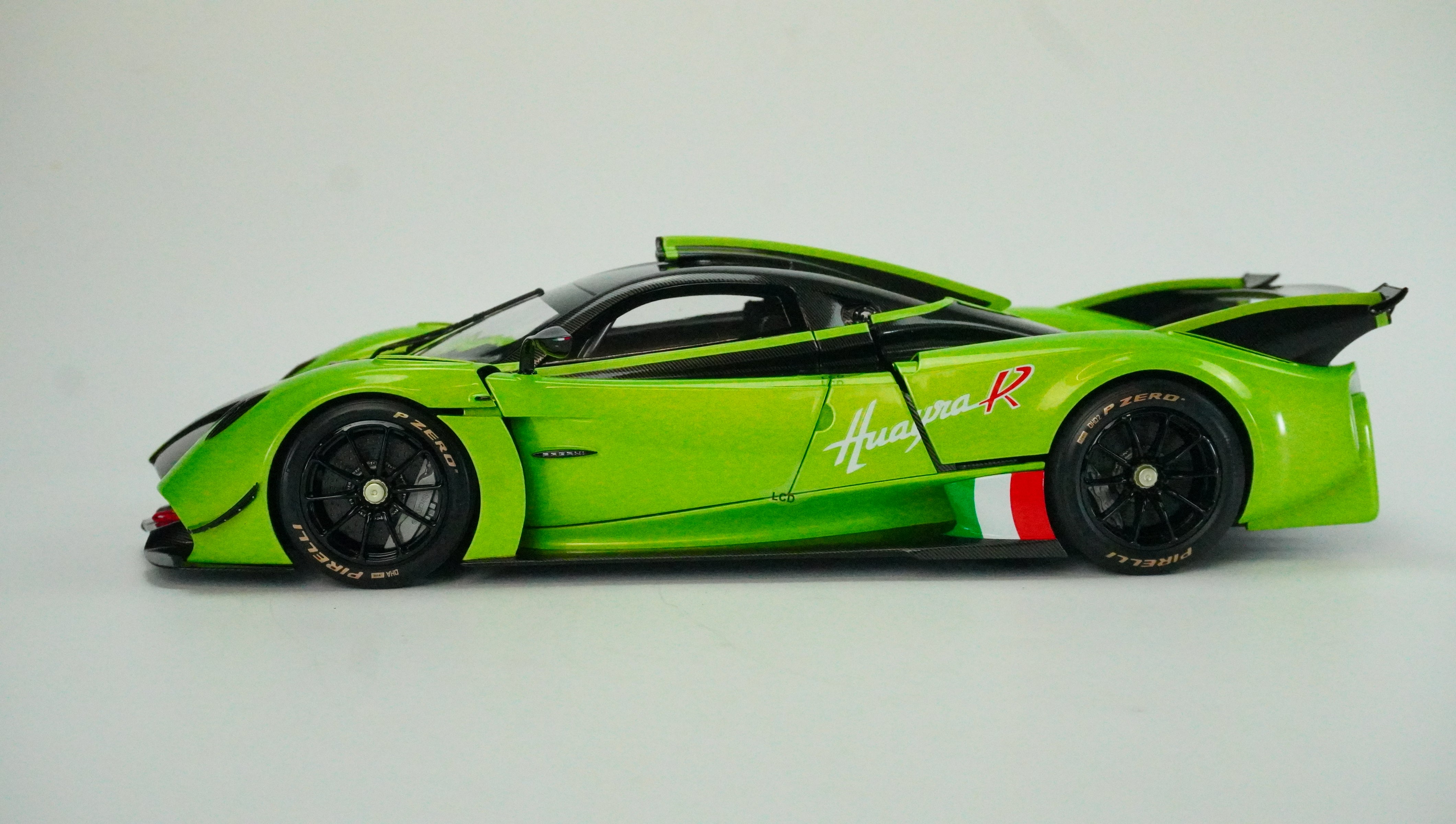 Pagani Huayra R 1:18