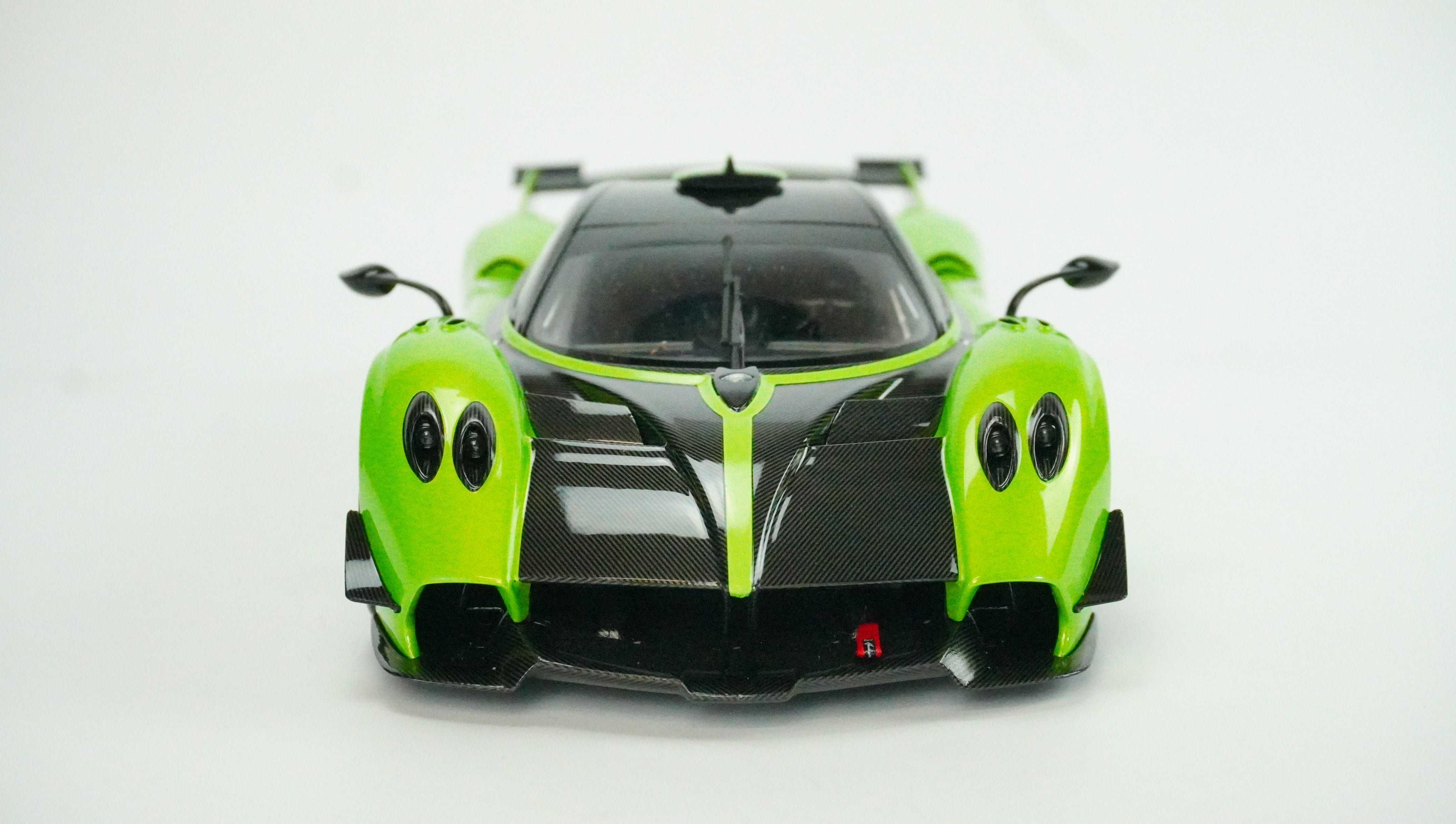 Pagani Huayra R 1:18