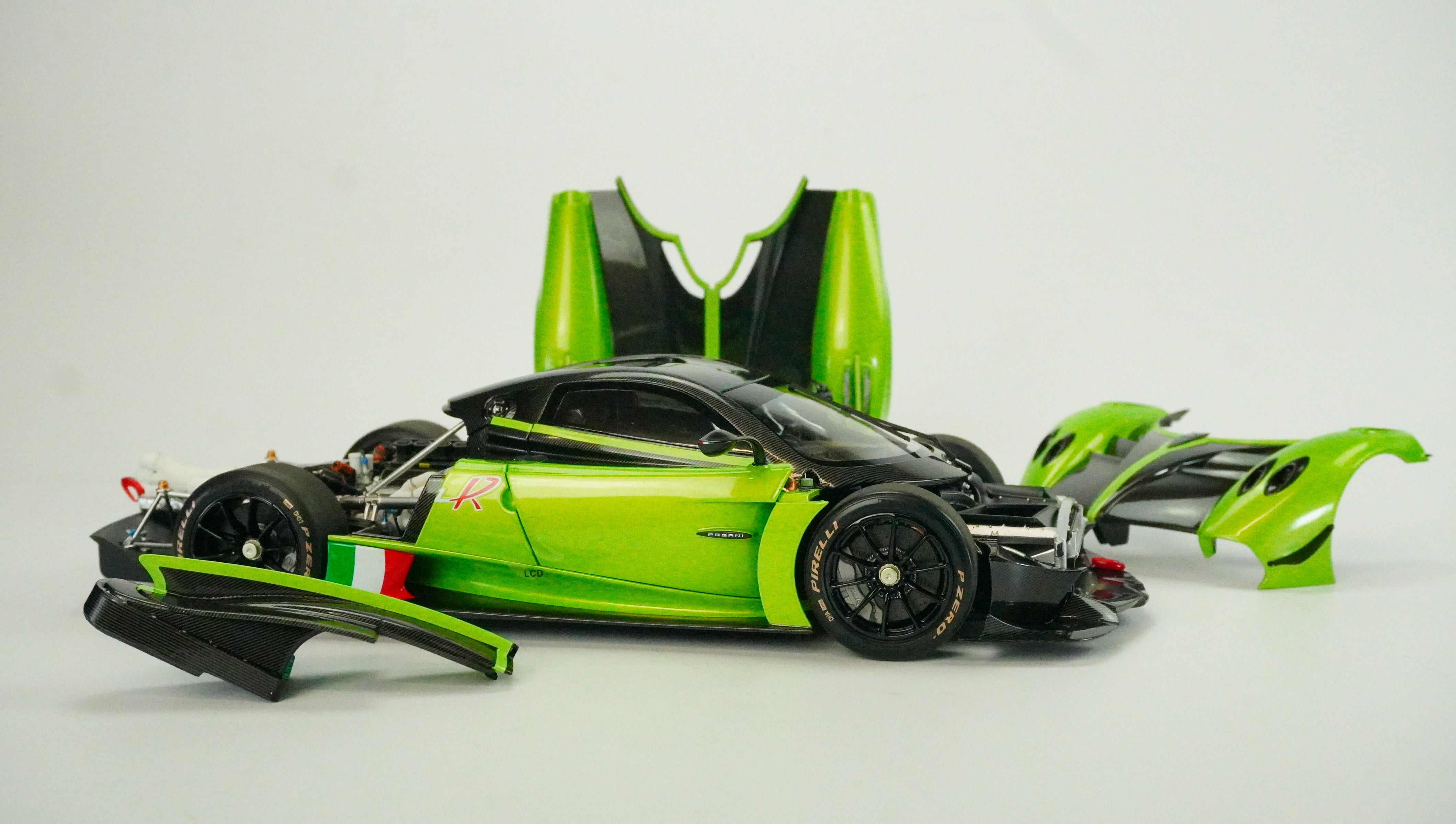 Pagani Huayra R 1:18
