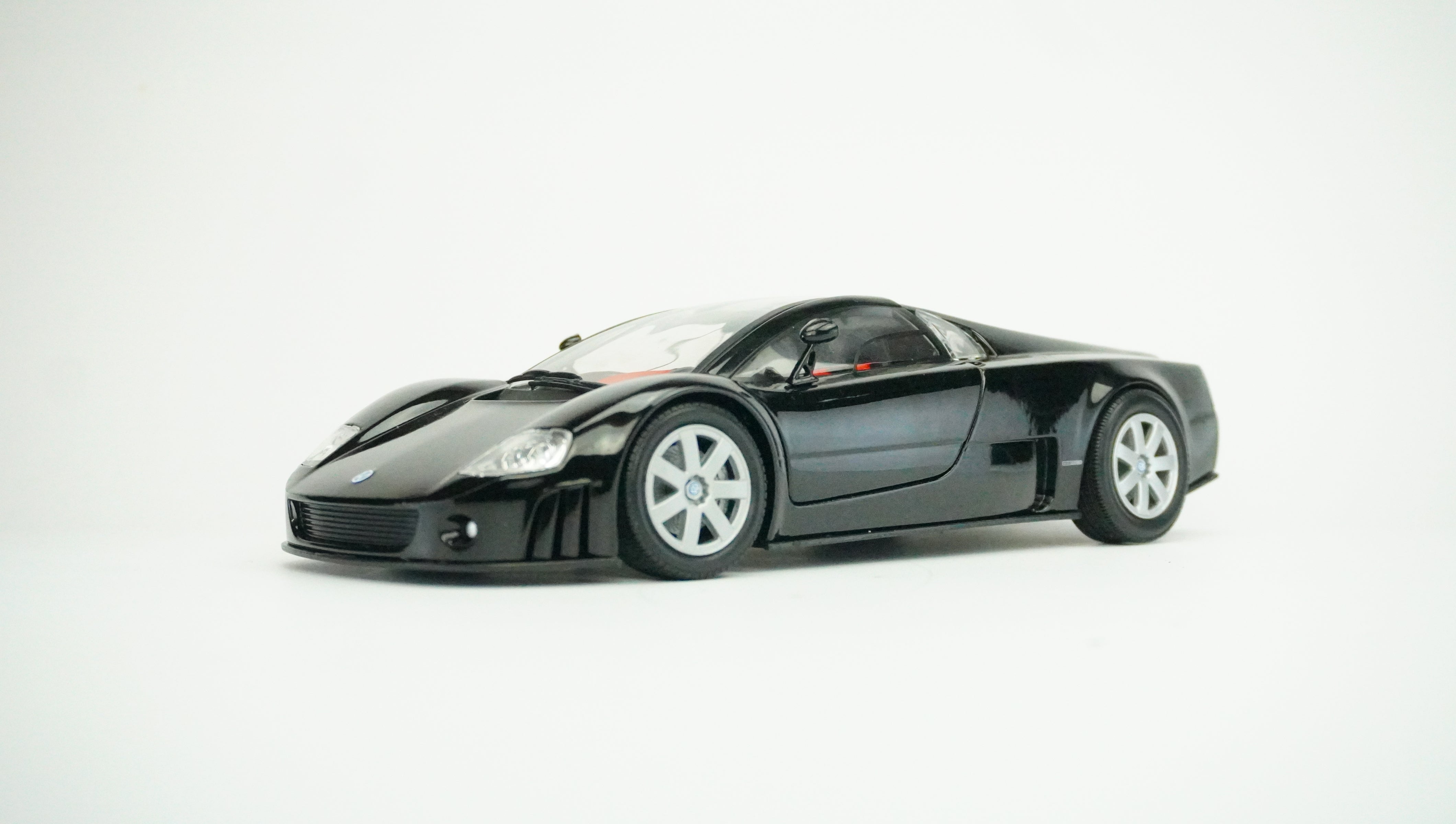 VW Nardo W12 Show Car (slight paint scratches) 1:18