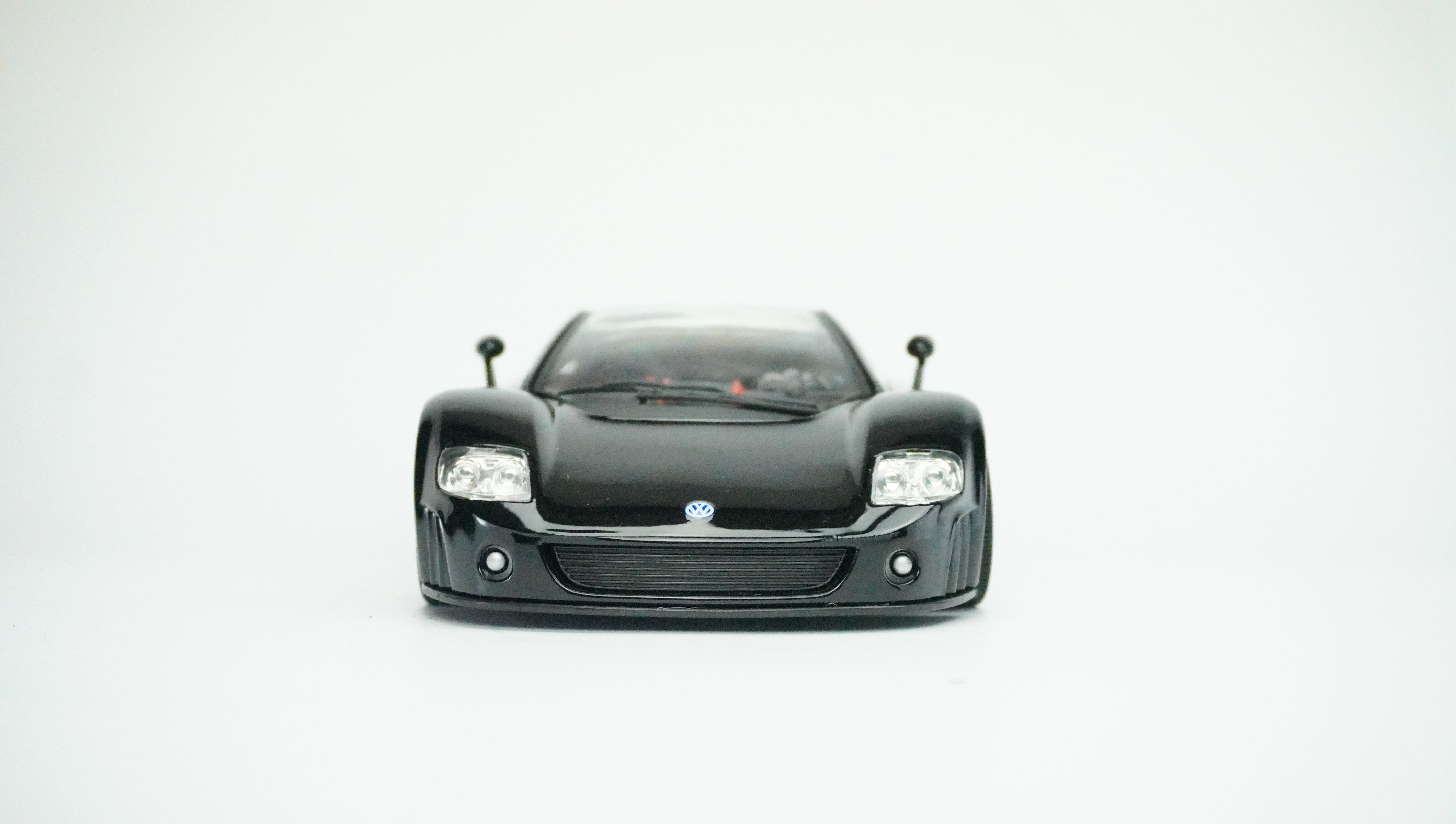 VW Nardo W12 Show Car (slight paint scratches) 1:18