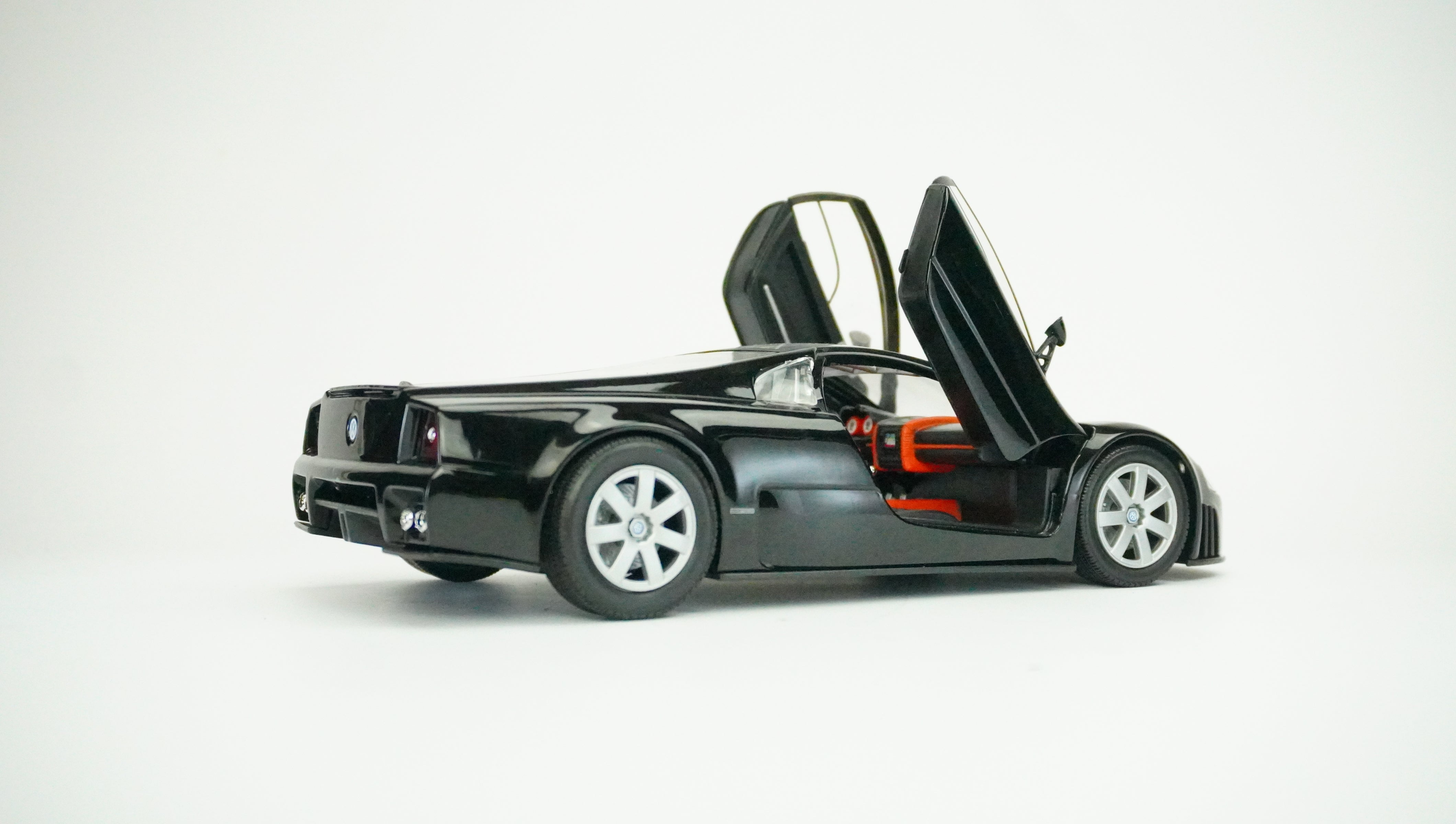 VW Nardo W12 Show Car (slight paint scratches) 1:18