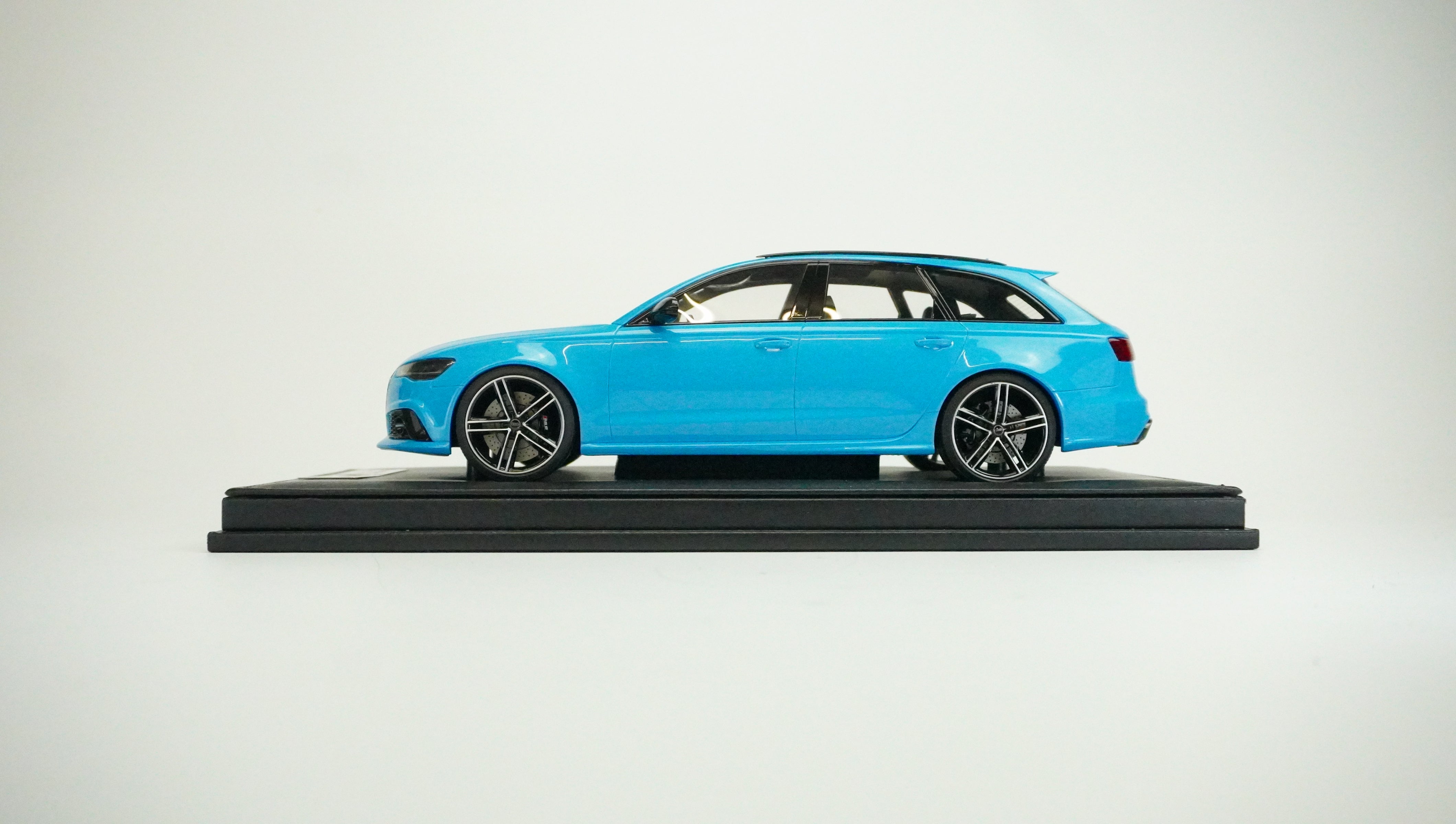 Audi RS6 Avant Limited (with roof box) 2018 1:18
