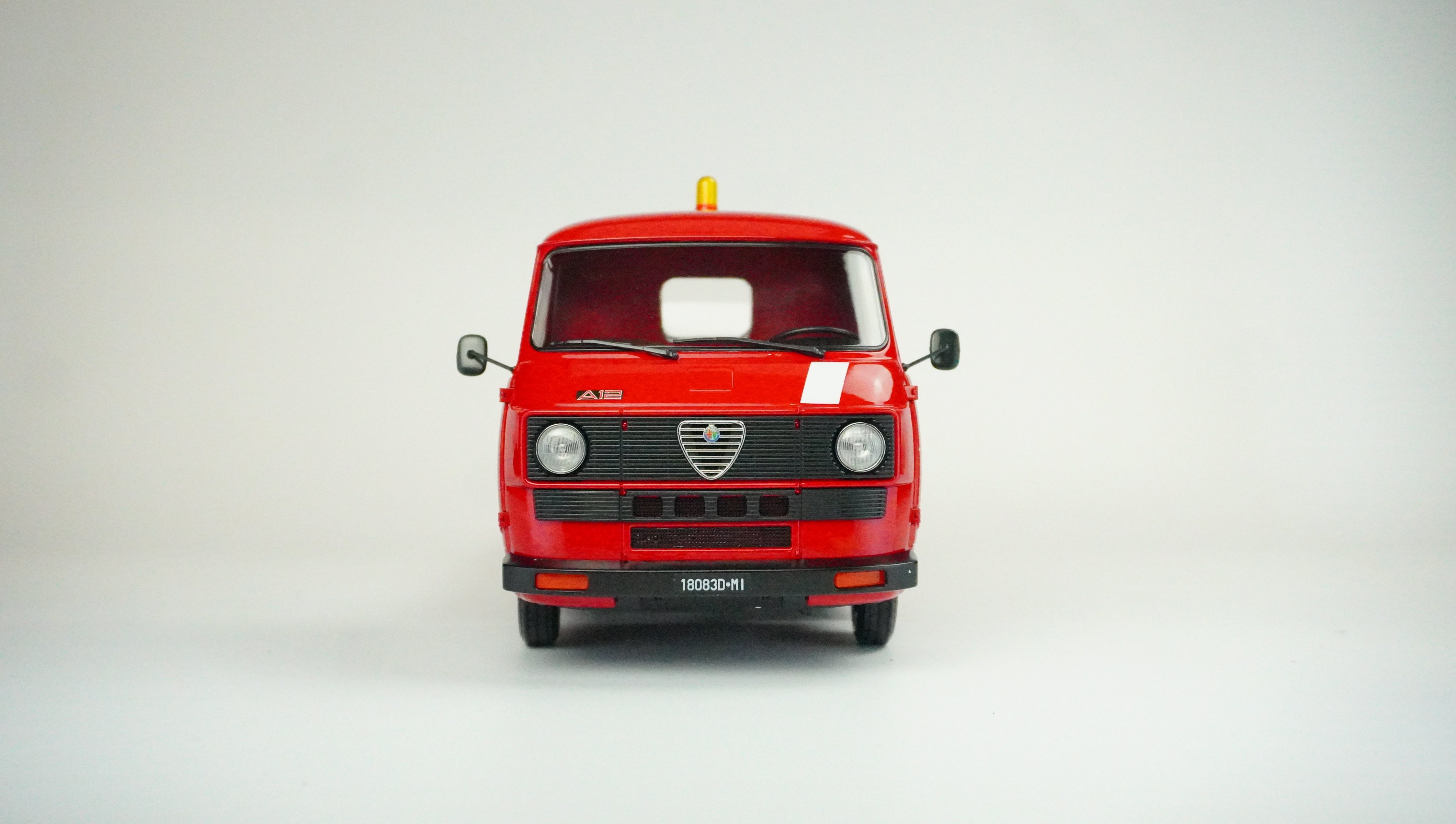 Alfa Romeo A12 (F12) Tow Truck Limited 1:18