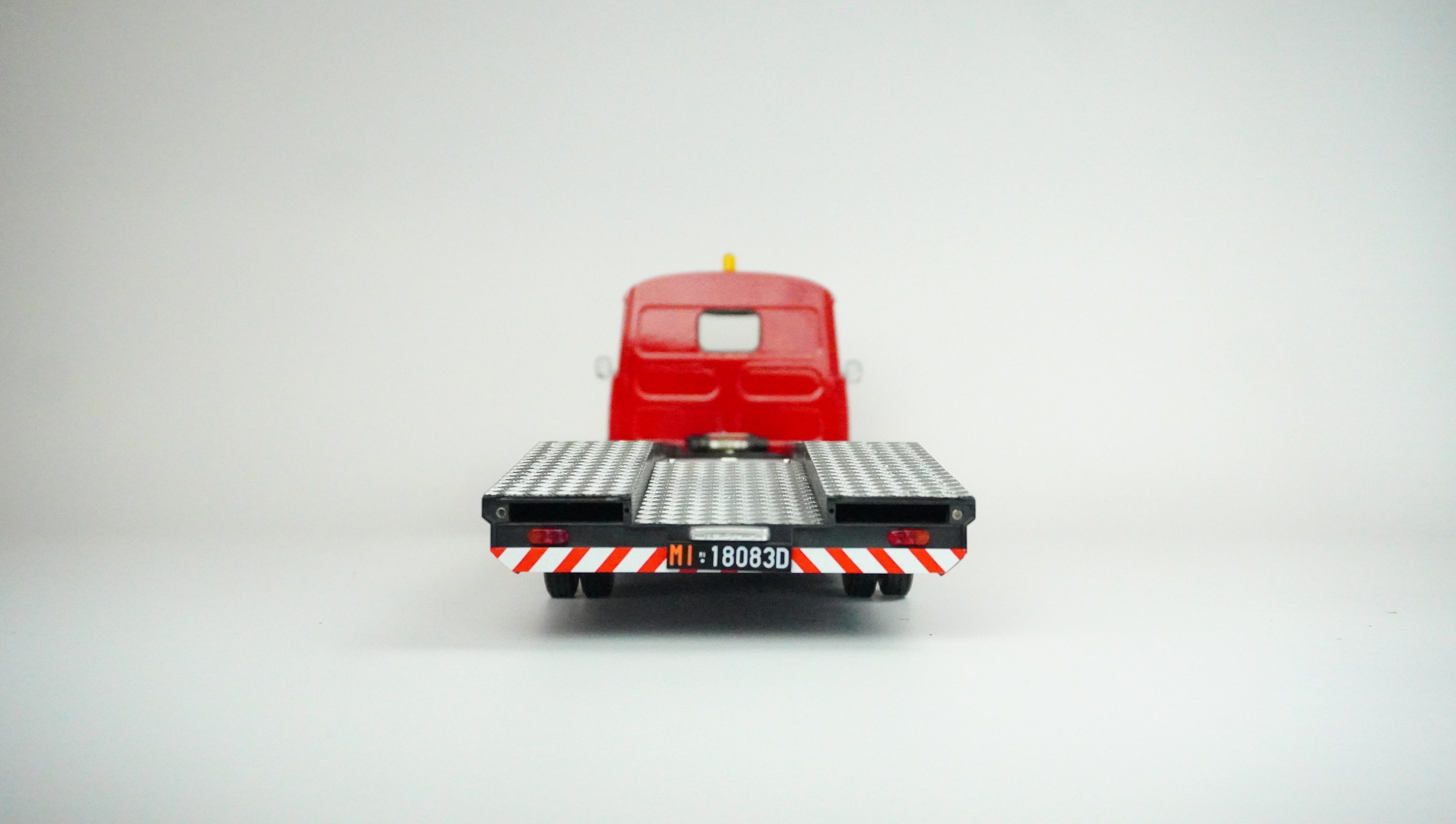 Alfa Romeo A12 (F12) Tow Truck Limited 1:18
