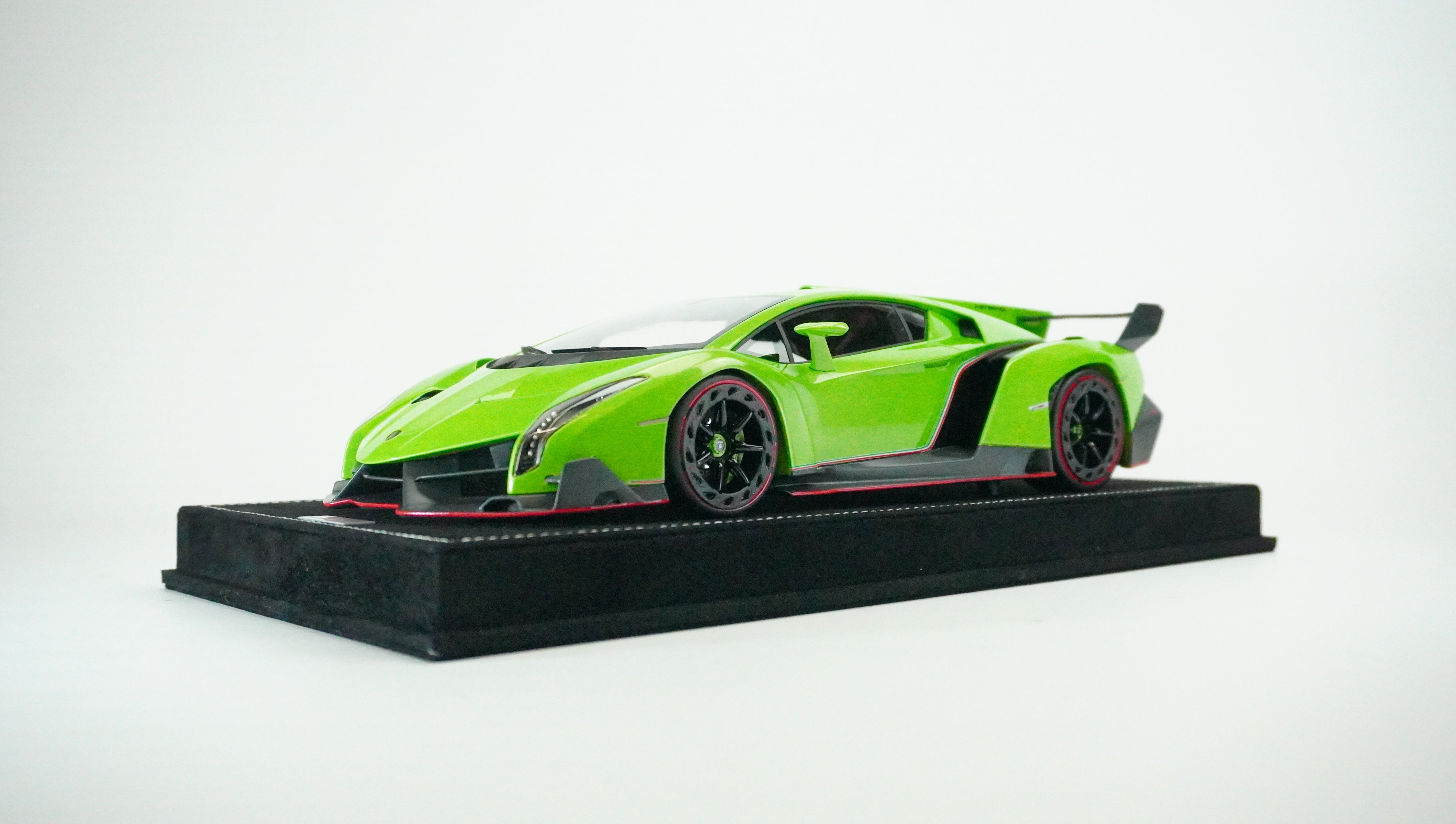 Lamborghini Veneno Limited (incl. Showcase) 2013 1:18