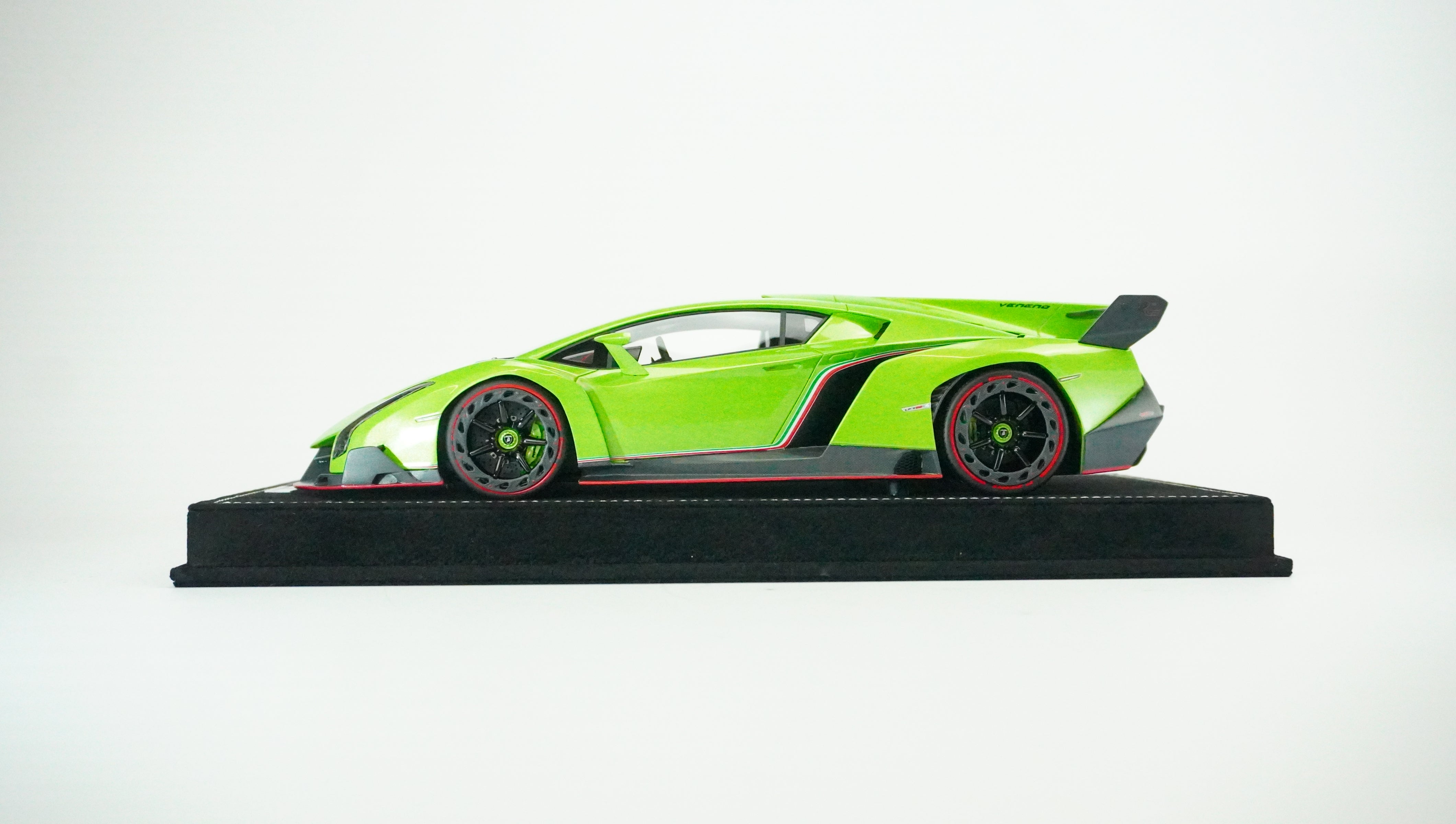 Lamborghini Veneno Limited (incl. Showcase) 2013 1:18