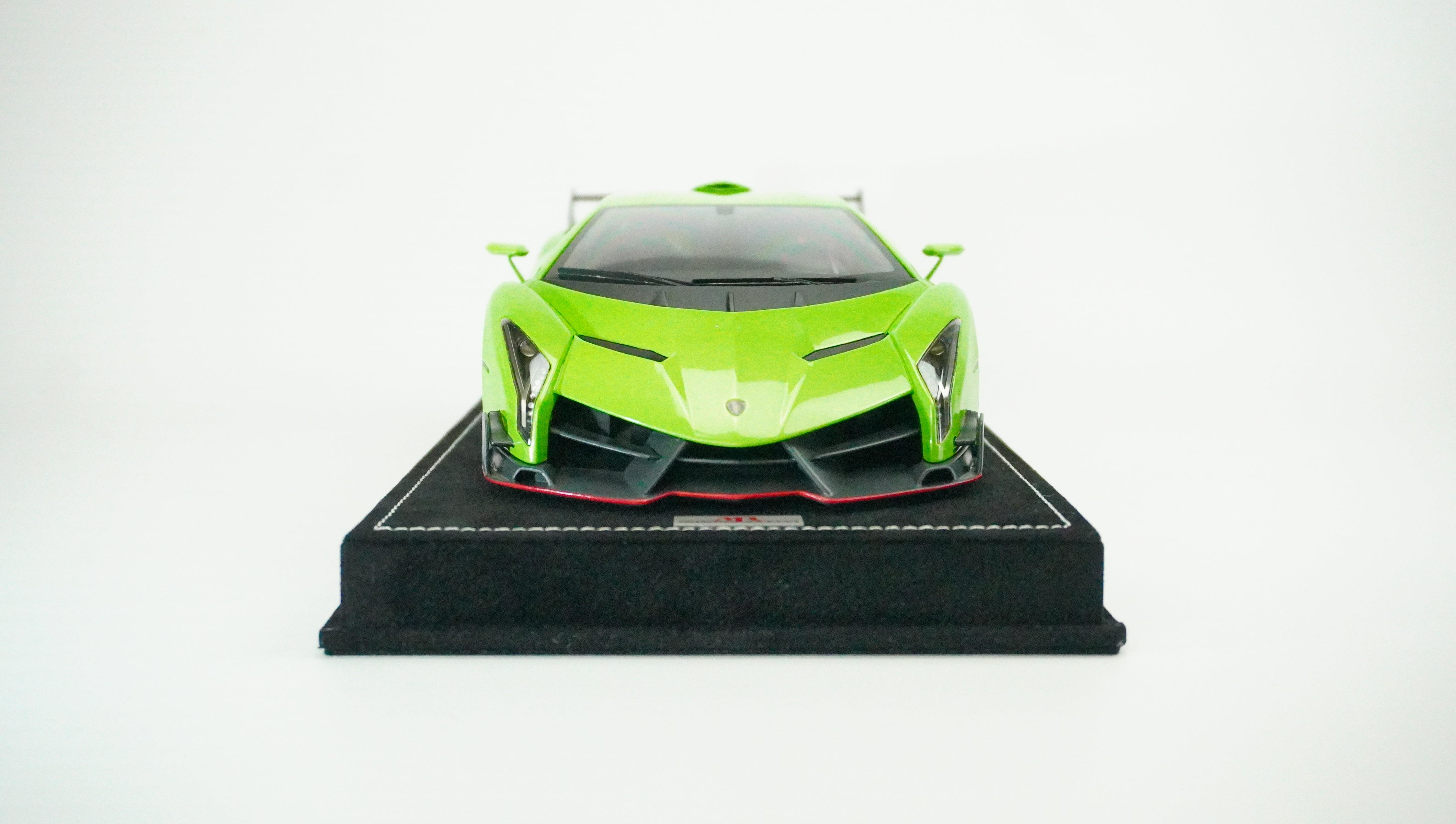 Lamborghini Veneno Limited (incl. Showcase) 2013 1:18