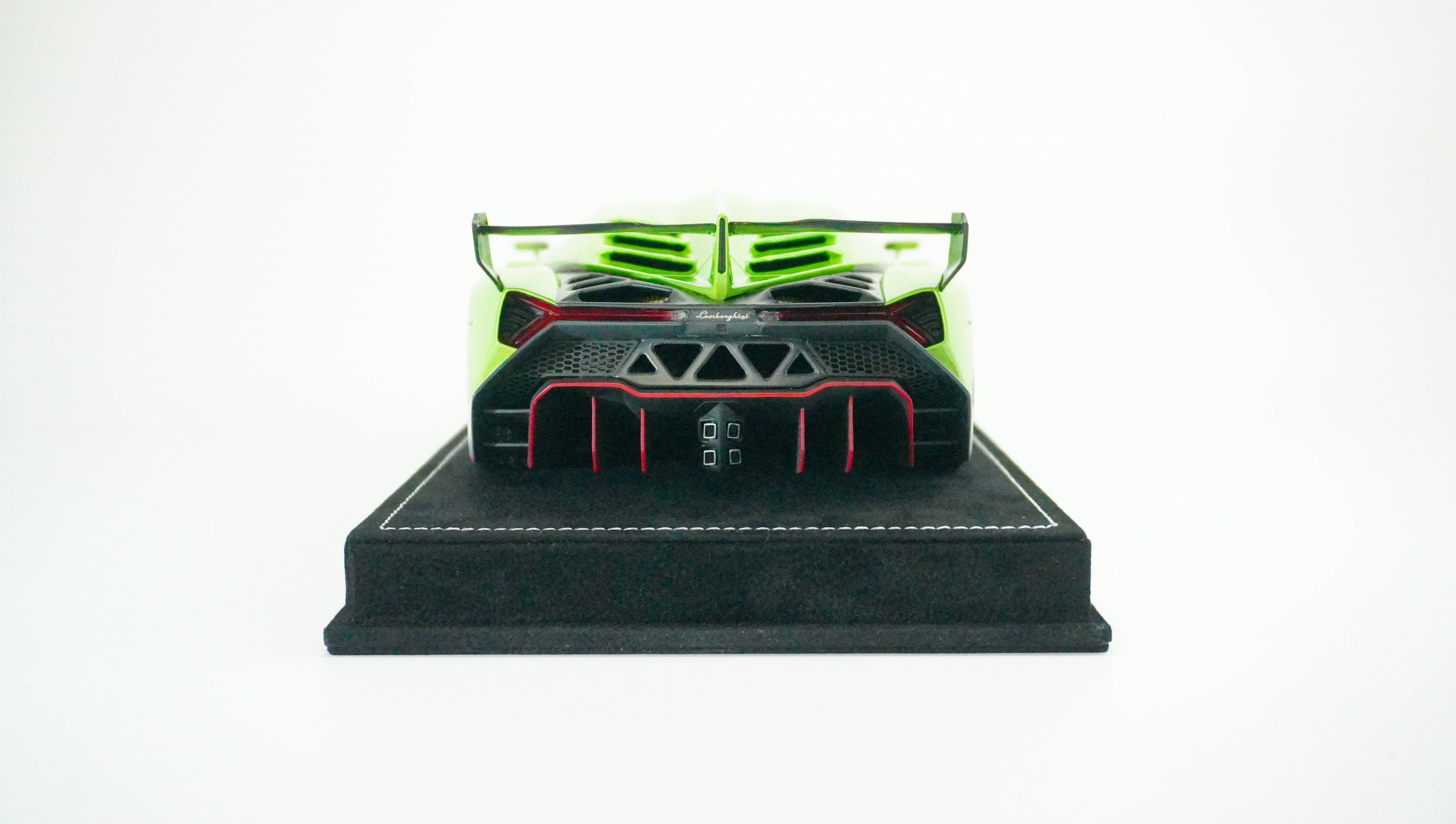 Lamborghini Veneno Limited (incl. Showcase) 2013 1:18
